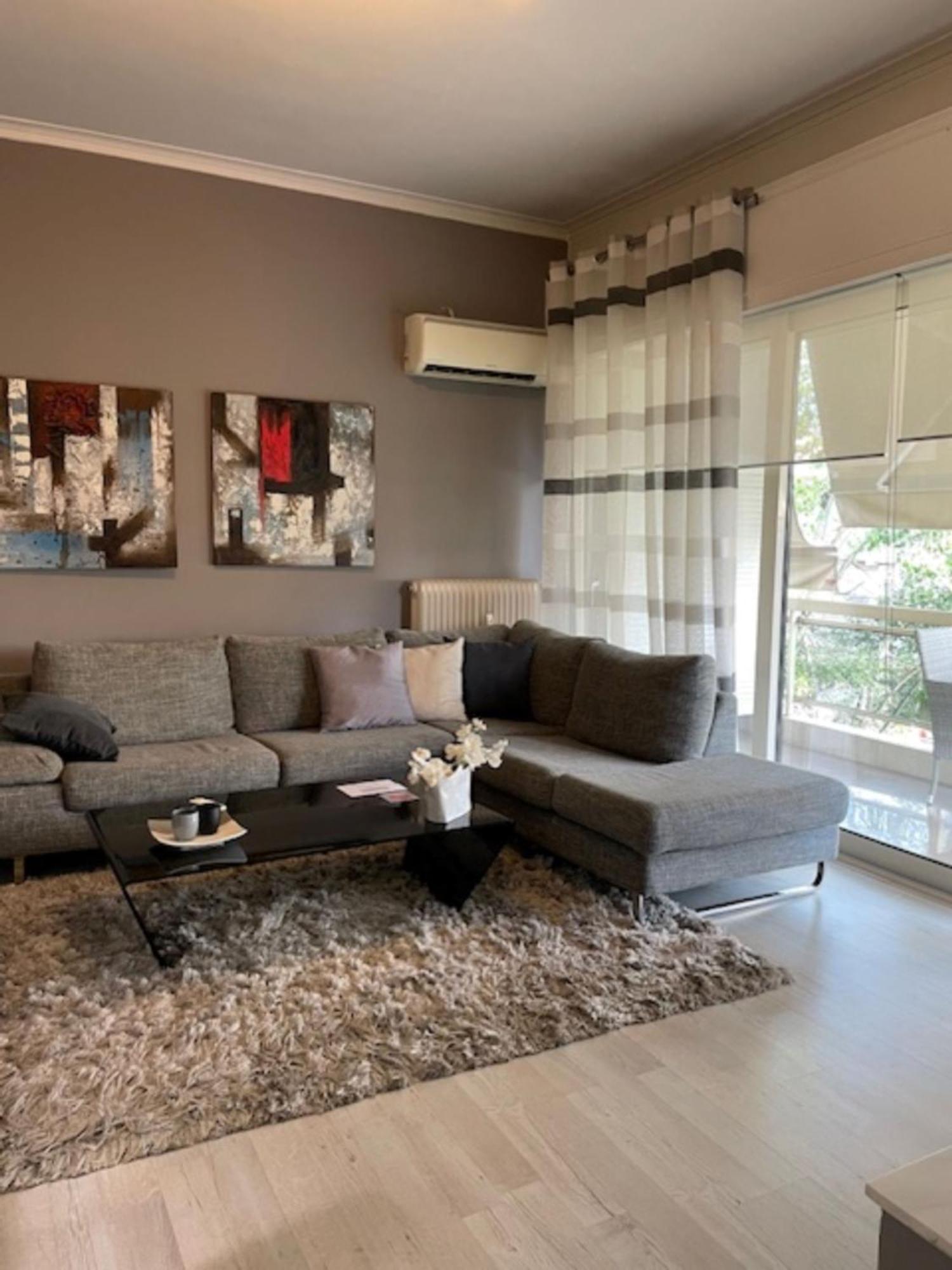 Urban Apartment *
