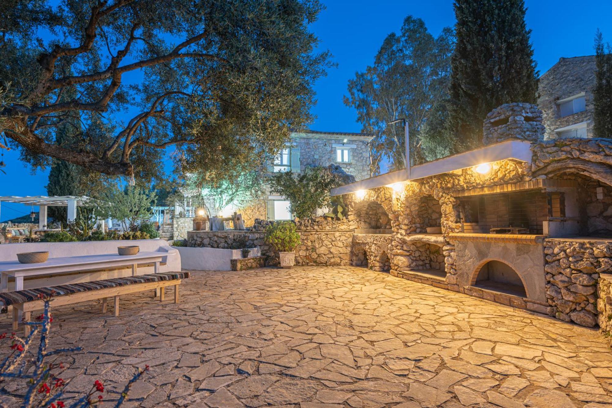 Louiza - Luxury Stone Volimes