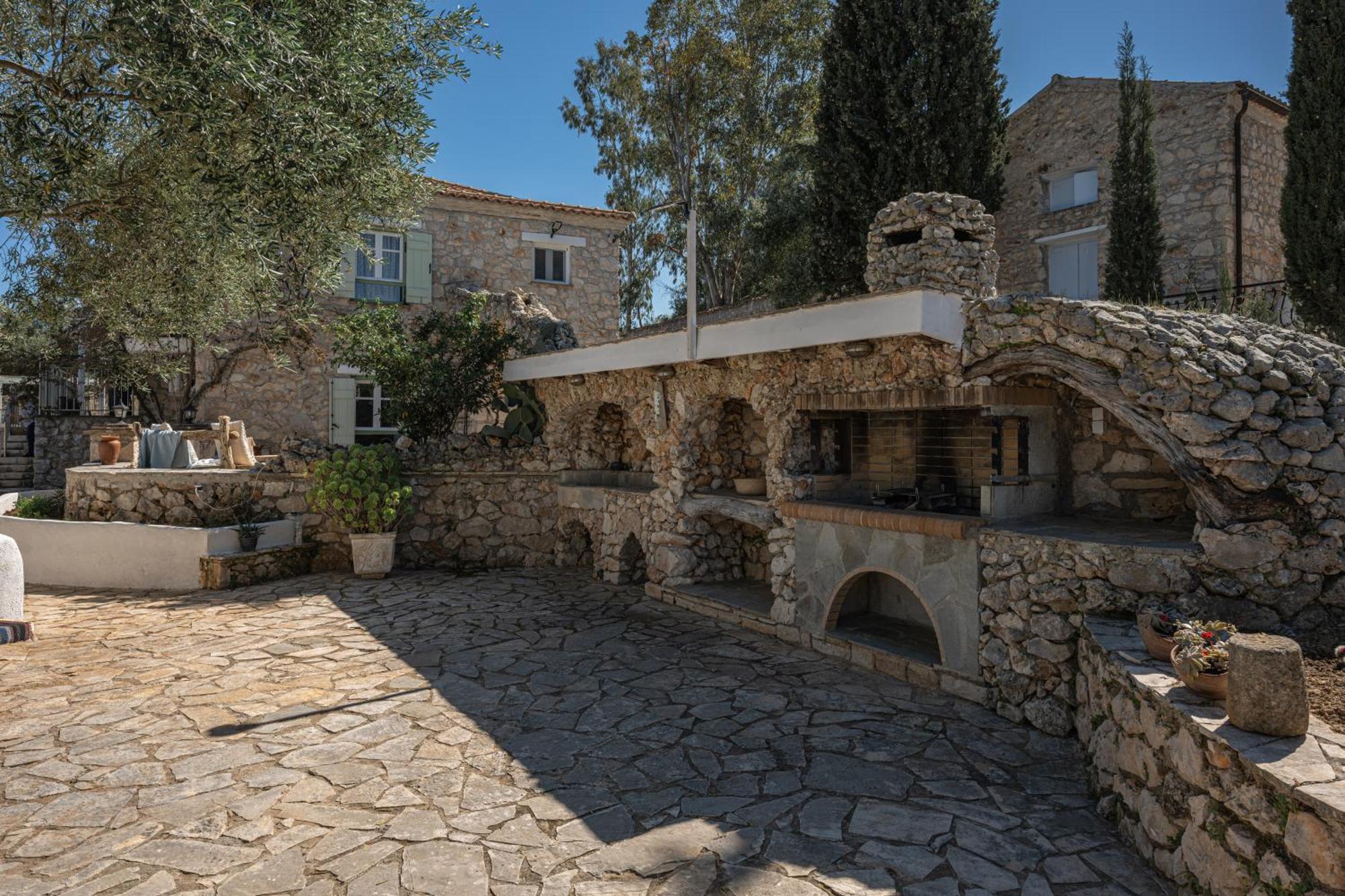 Louiza - Luxury Stone Villa