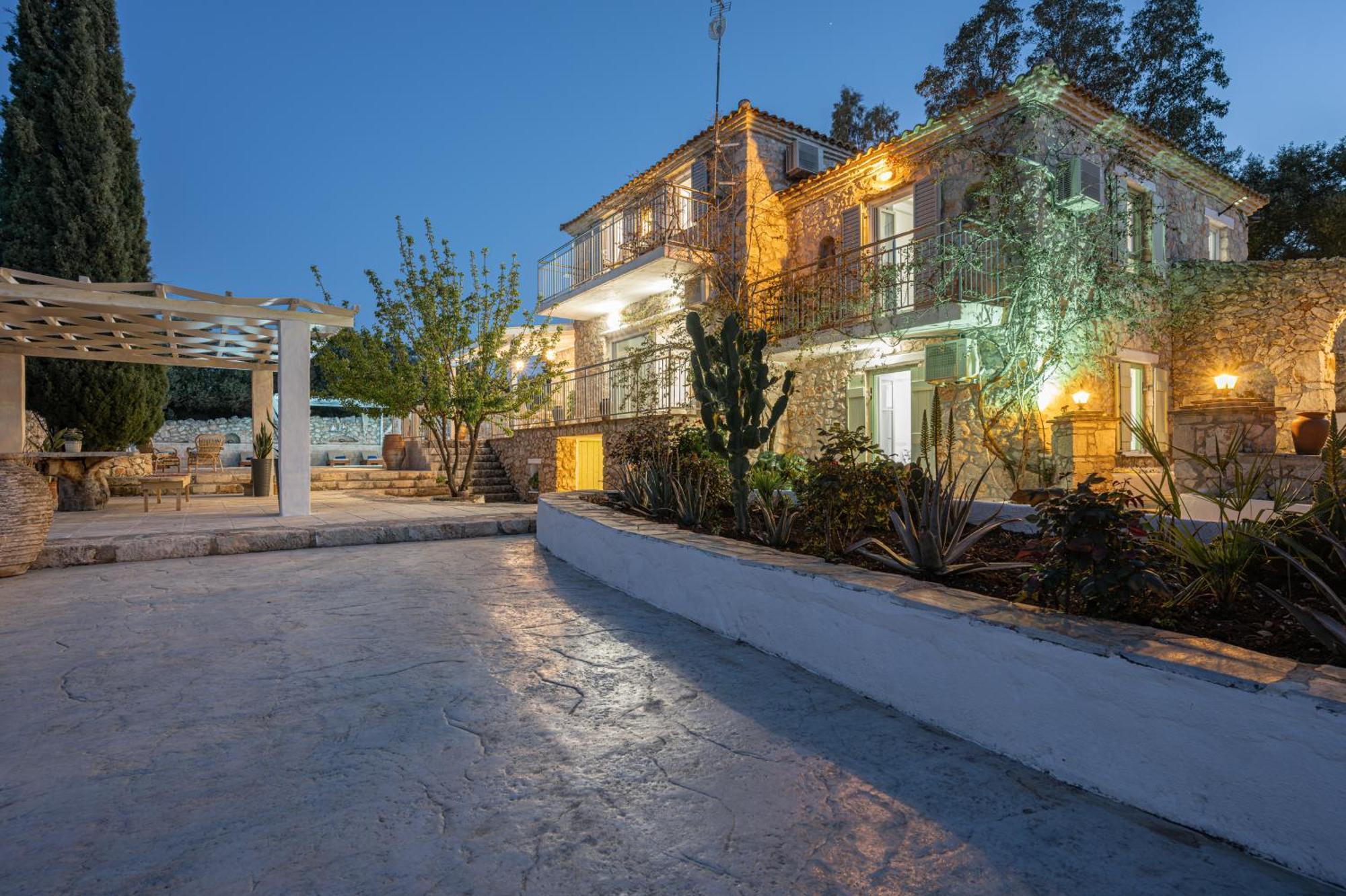 Louiza - Luxury Stone Villa *