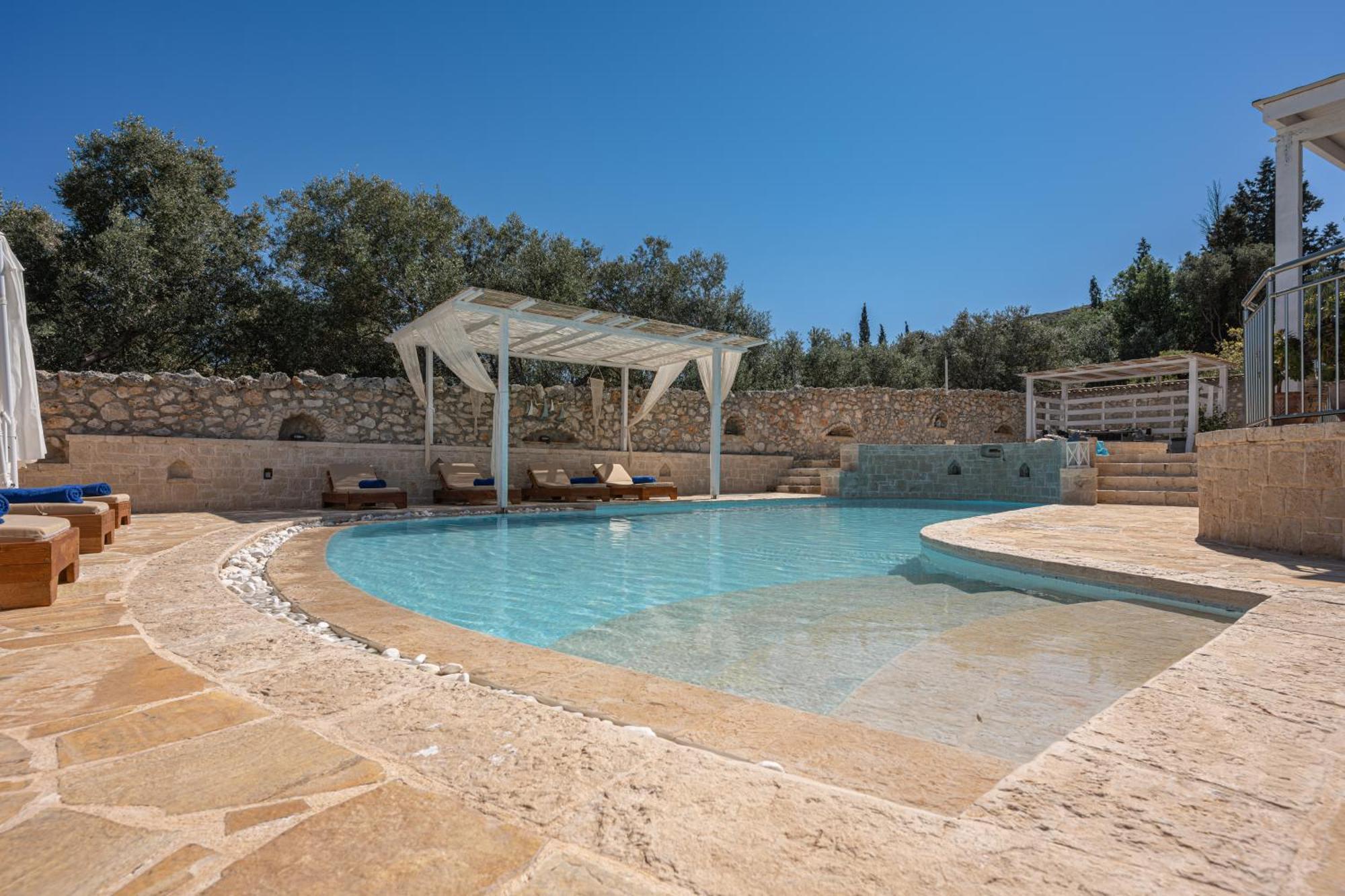 Louiza - Luxury Stone Villa Volimes