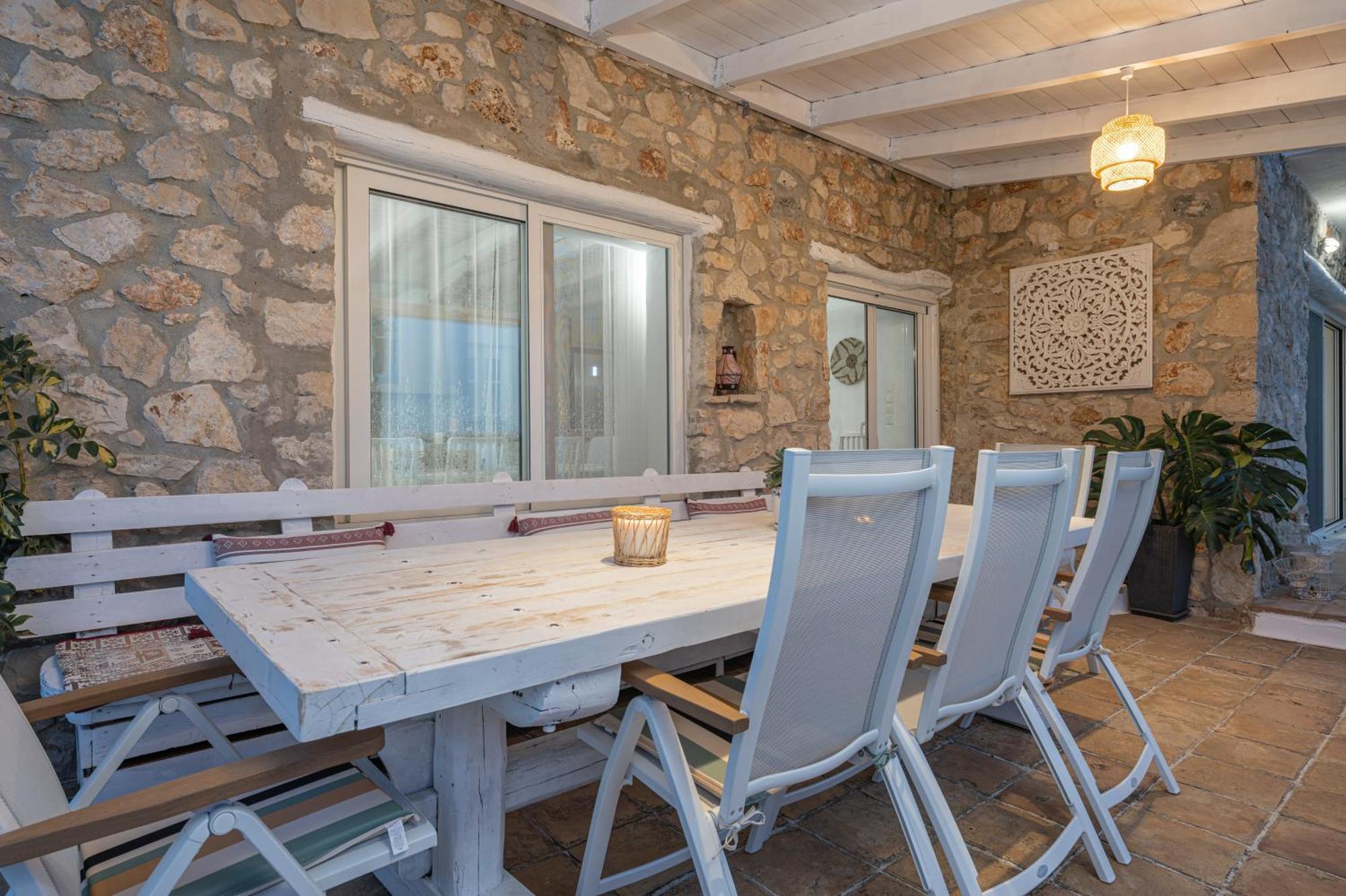 Louiza - Luxury Stone Volimes