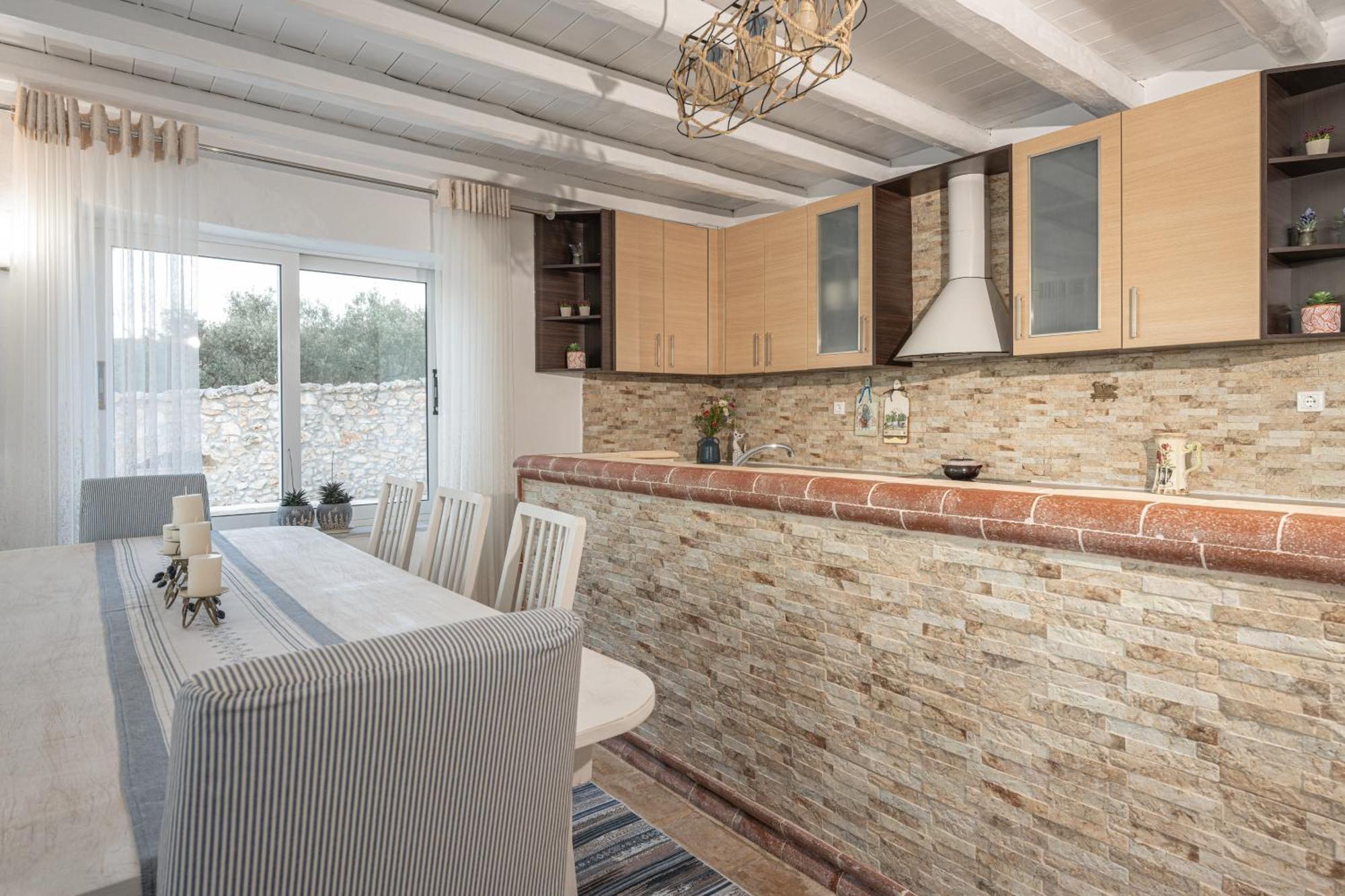 Villa Louiza - Luxury Stone Volimes