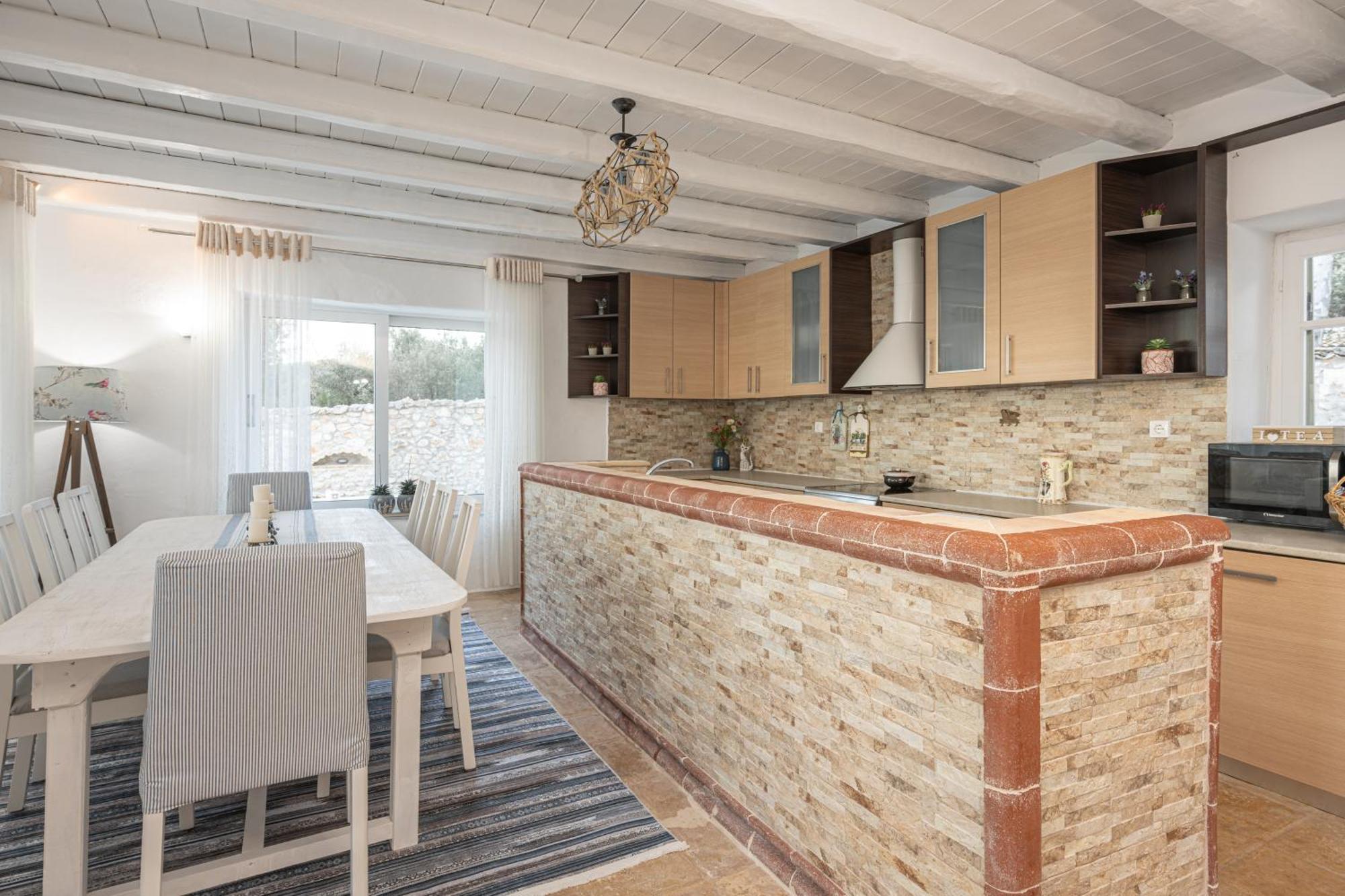 Louiza - Luxury Stone *