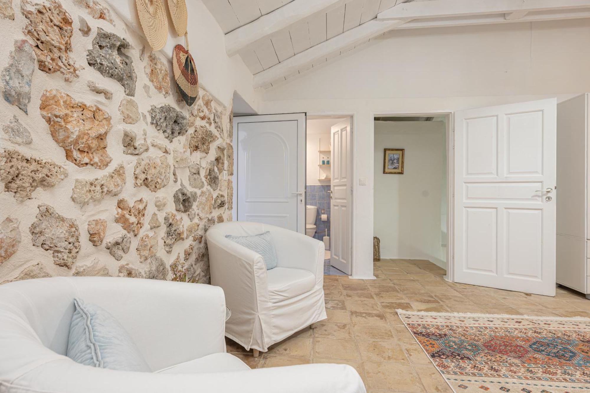 Villa Louiza - Luxury Stone Volimes