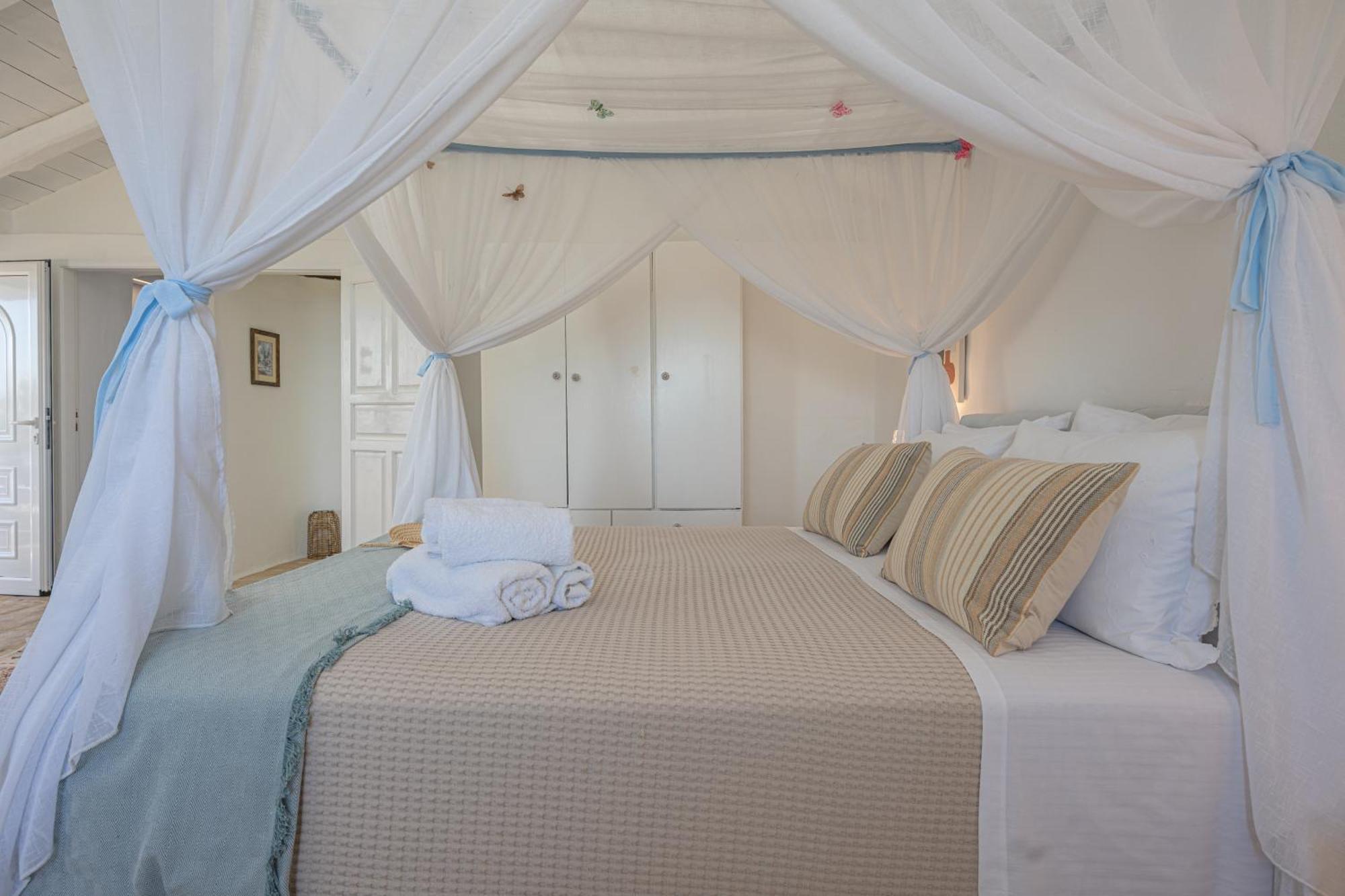 Villa Louiza - Luxury Stone Volimes
