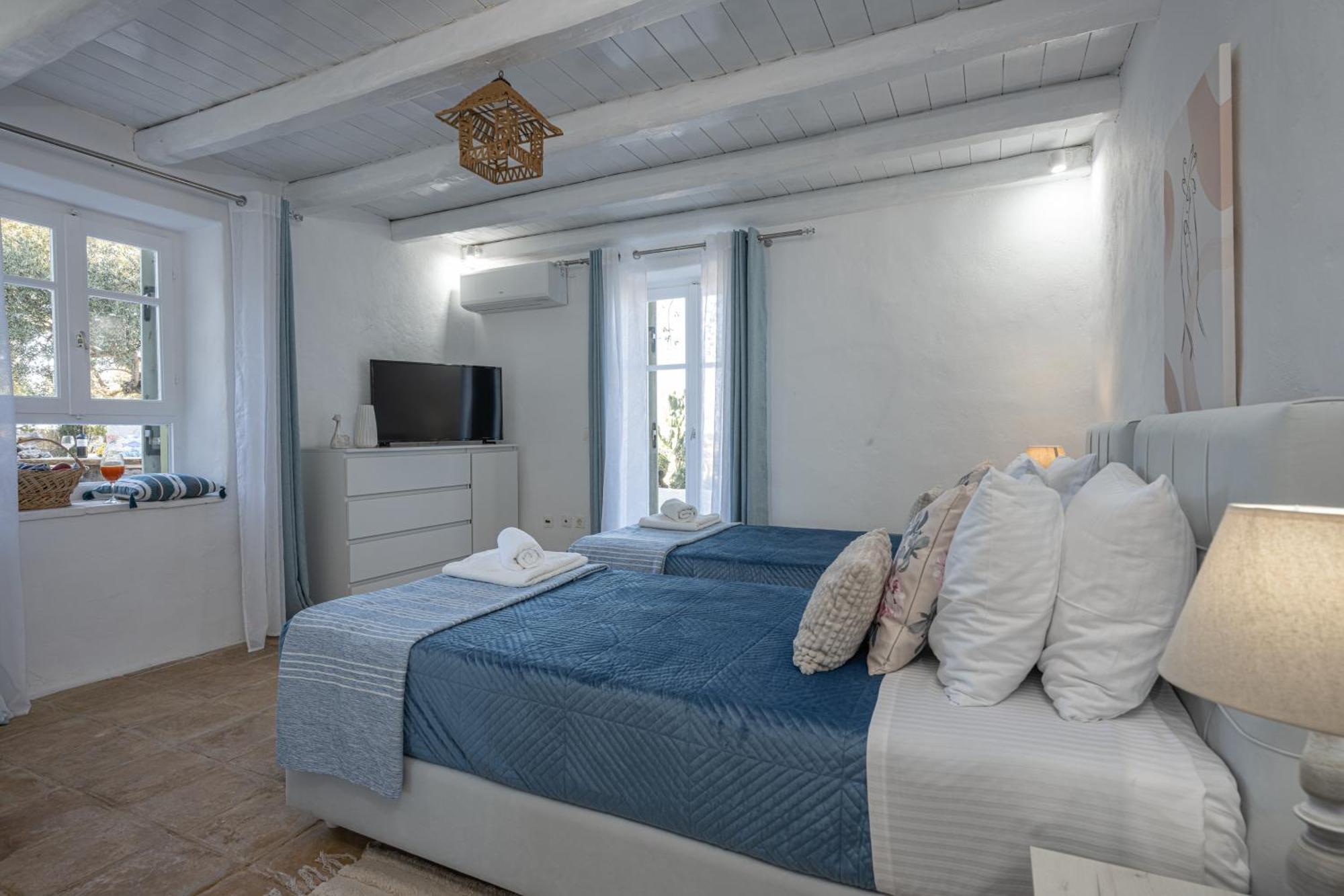 Louiza - Luxury Stone Villa Volimes