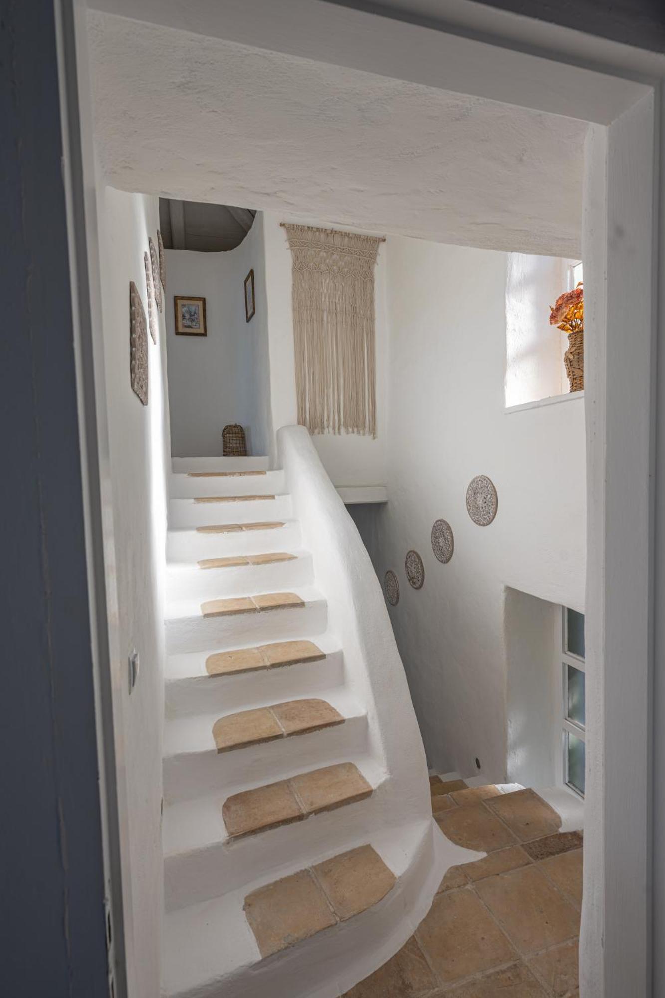Louiza - Luxury Stone Volimes