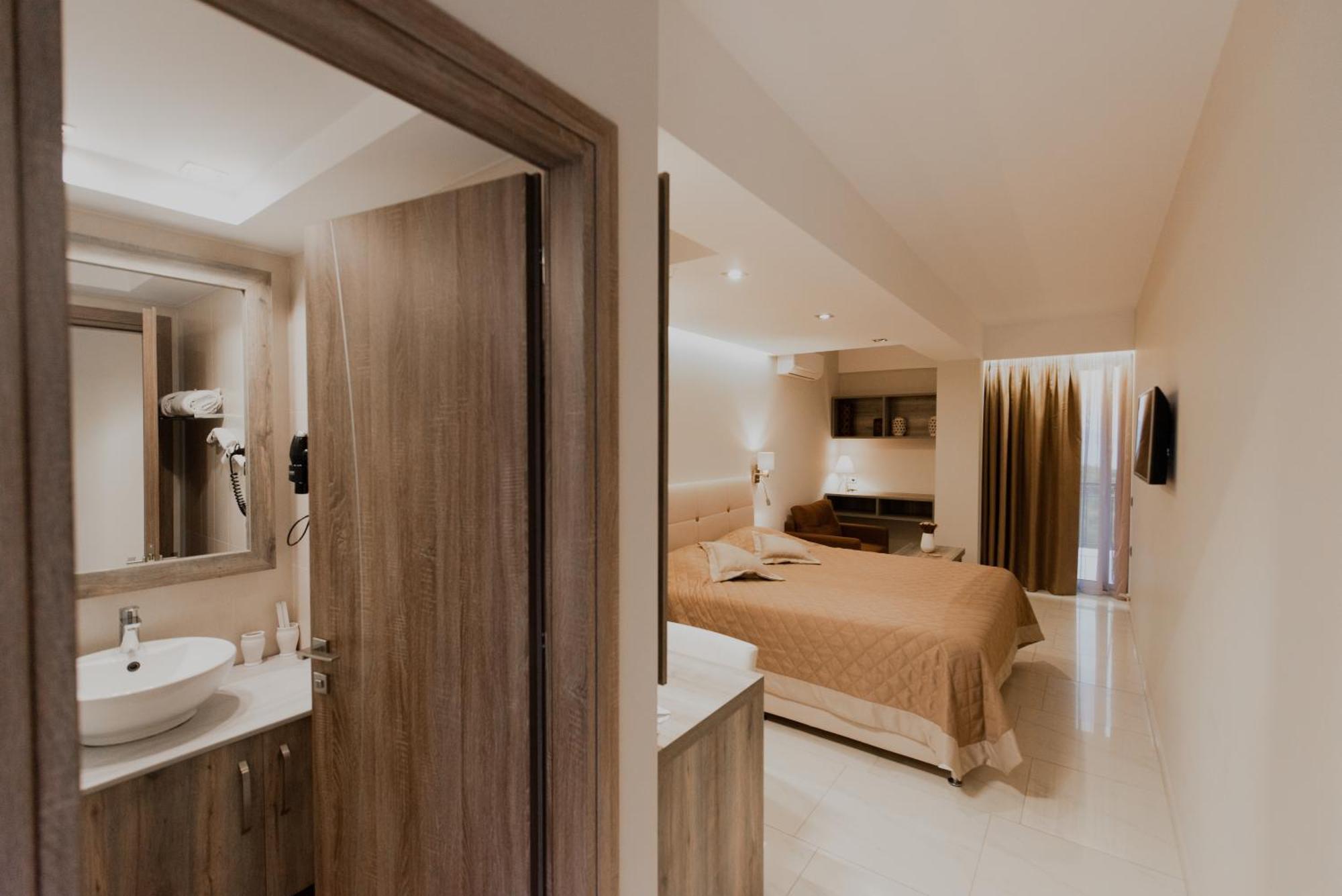 Hotel Akron Luxury Holidays 2*