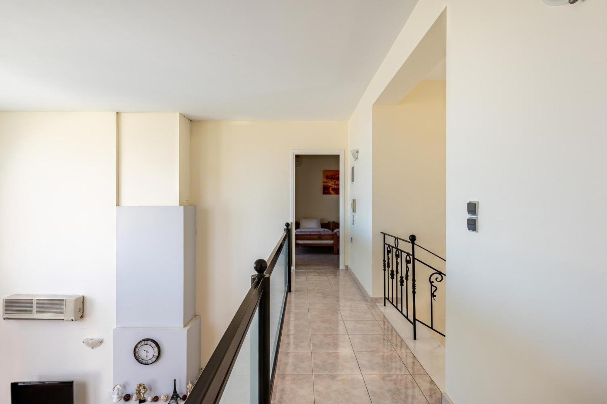 Wonderful In Chania With Private Pool, Panoramic Sea Views & Spacious Interiors * Agios Onoufrios
