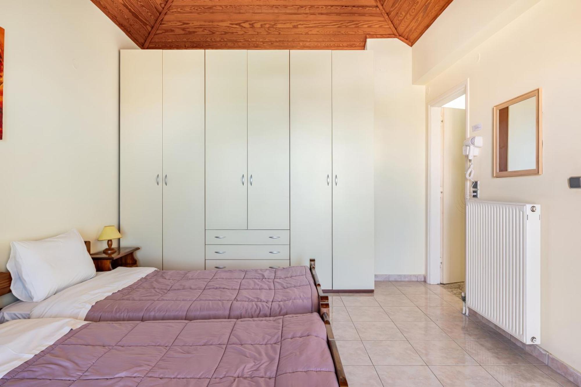Villa Wonderful In Chania With Private Pool, Panoramic Sea Views & Spacious Interiors *