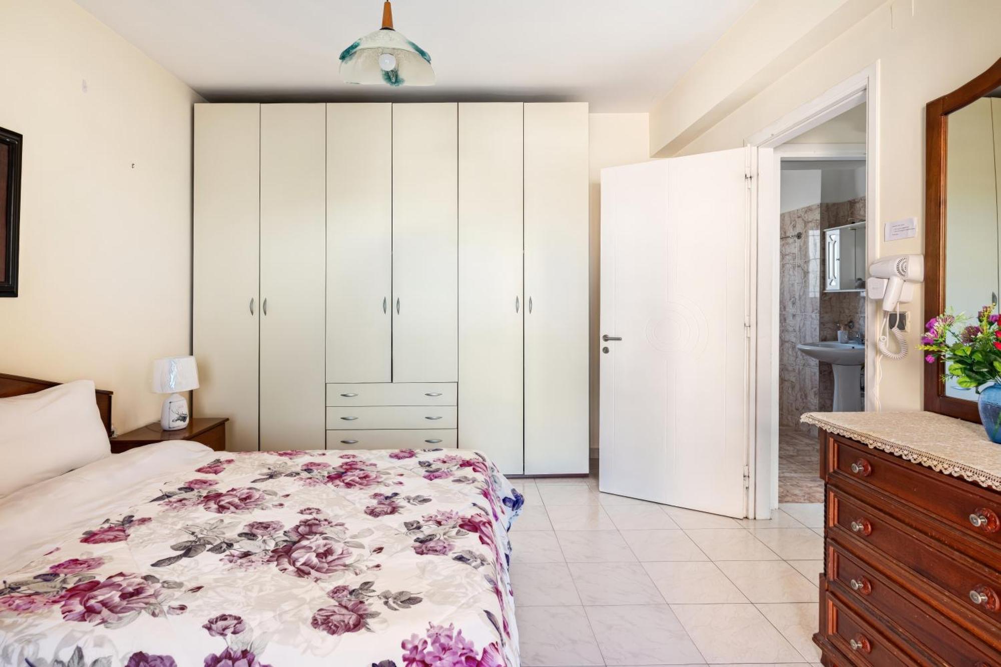 Wonderful In Chania With Private Pool, Panoramic Sea Views & Spacious Interiors * Agios Onoufrios