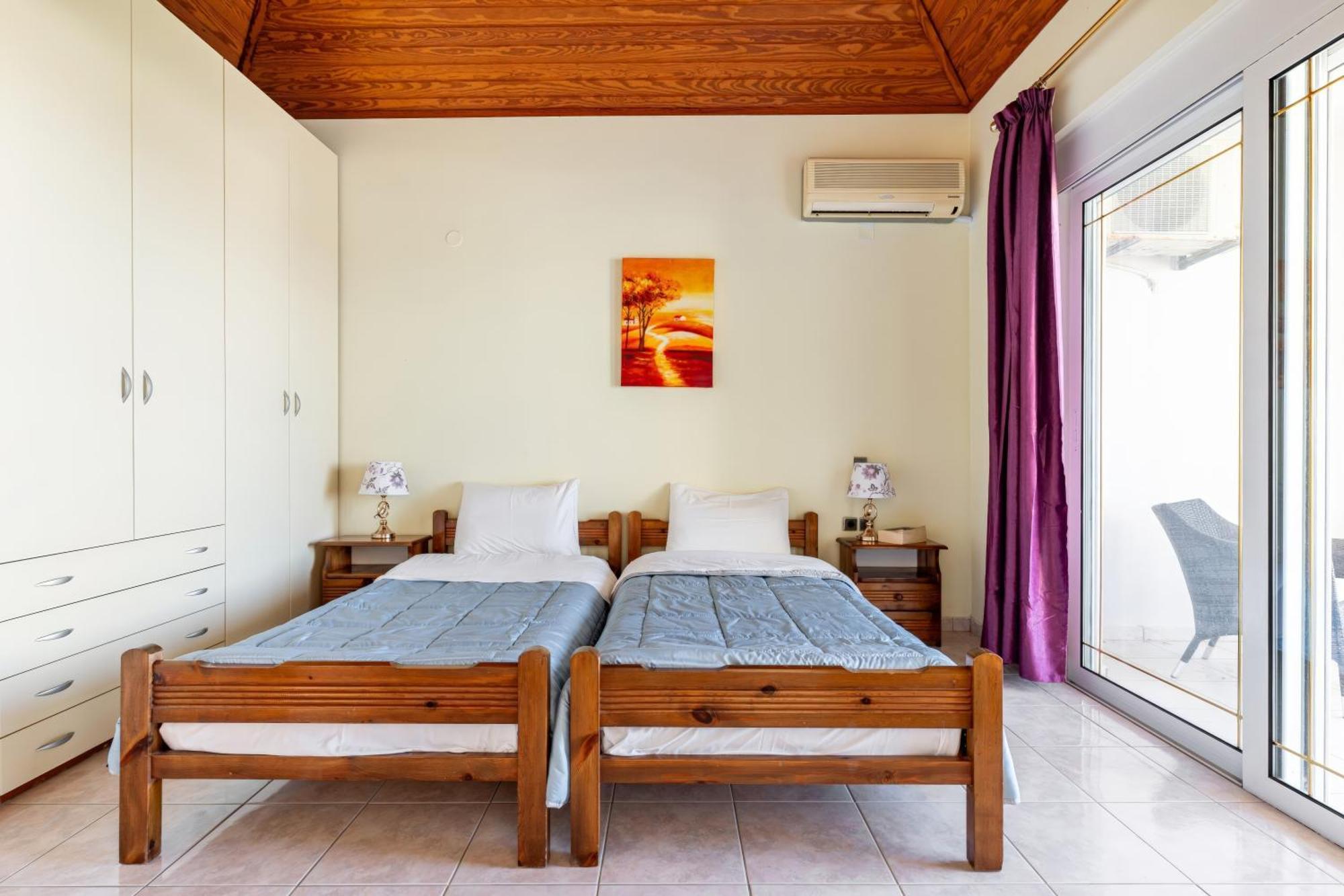 Villa Wonderful In Chania With Private Pool, Panoramic Sea Views & Spacious Interiors