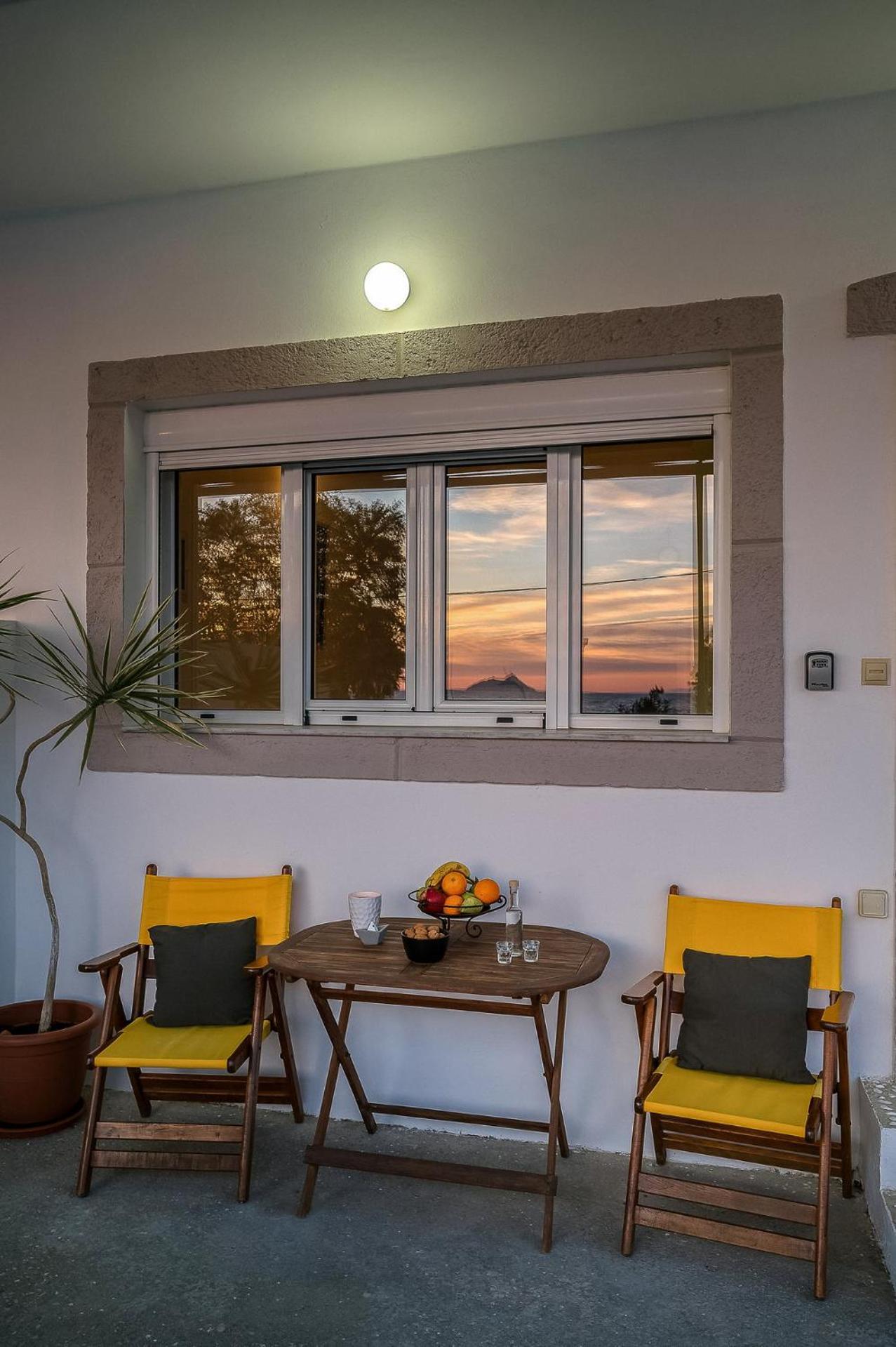 Apartment Paximadia - Front *