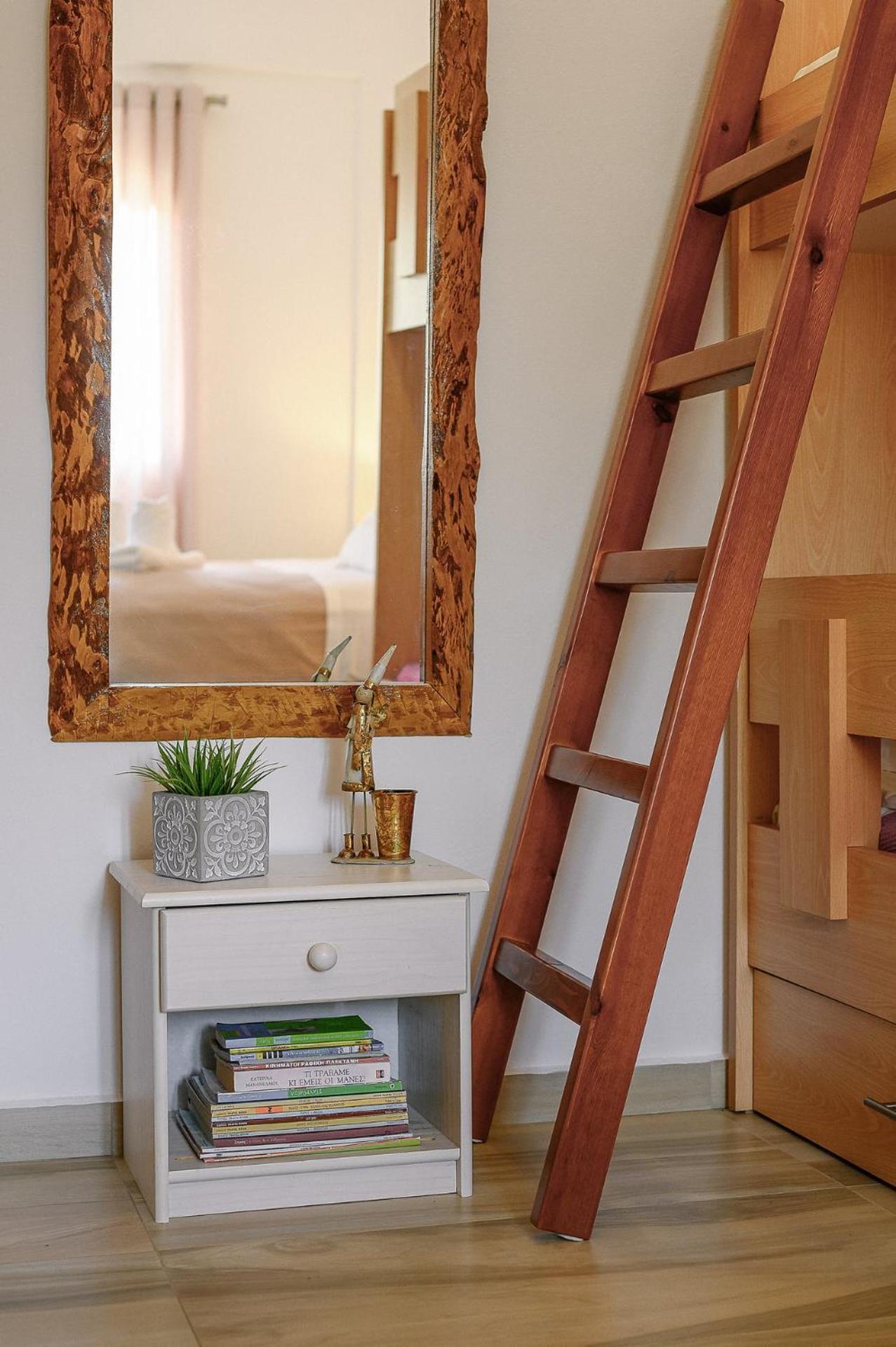 Paximadia - Front Apartment