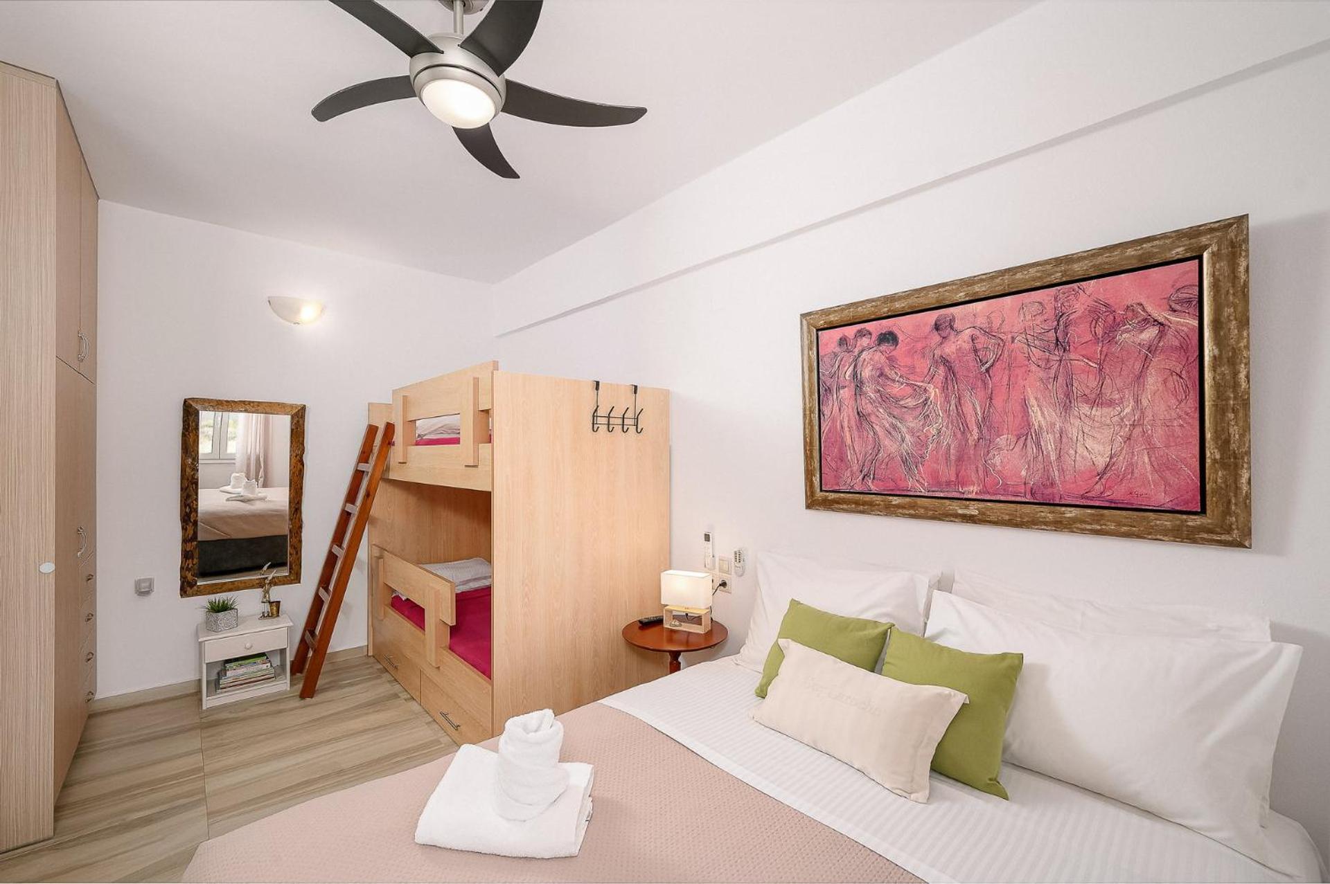 Paximadia - Front Apartment *