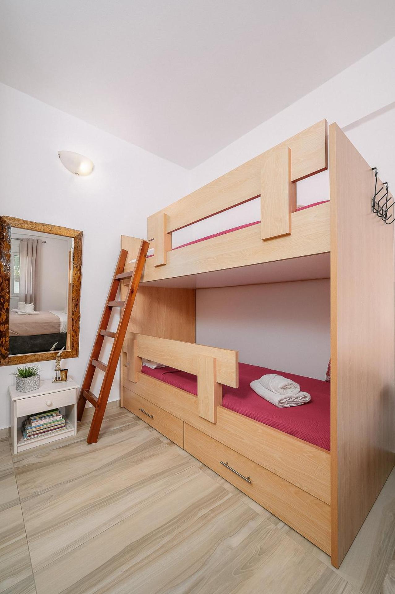 Apartment Paximadia - Front