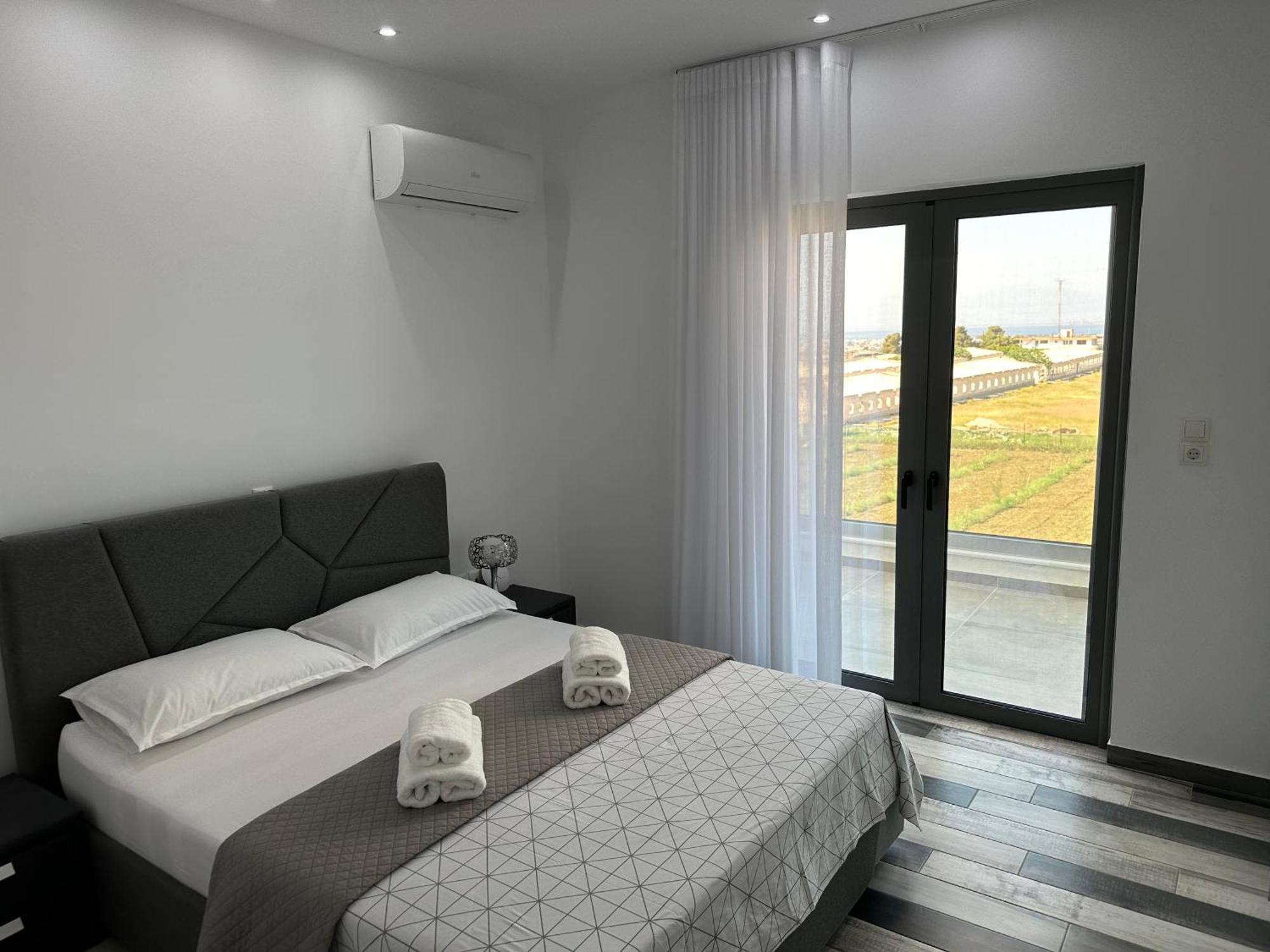 Maria Luxury Villa Lechaio