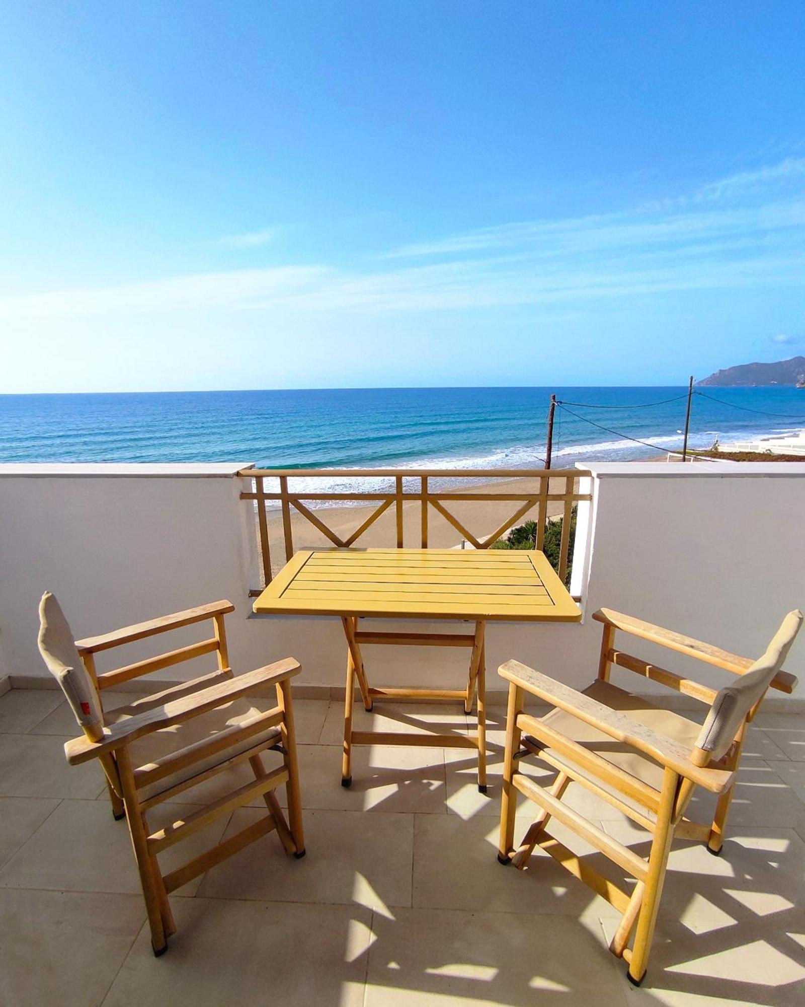 Beachfront Loft - Agios Gordios, Corfu Apartment *