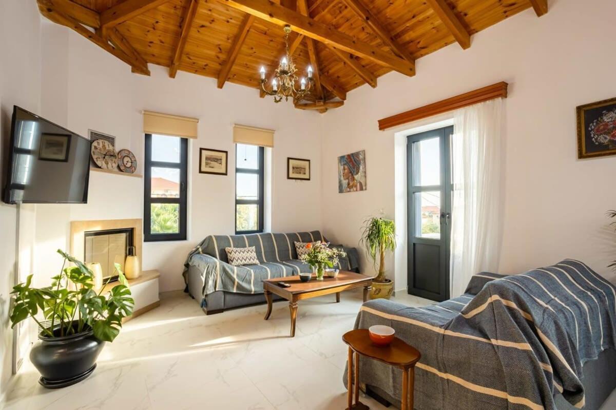 Apartment Mani Stone Built A Breath Away To The Sea Stoupa