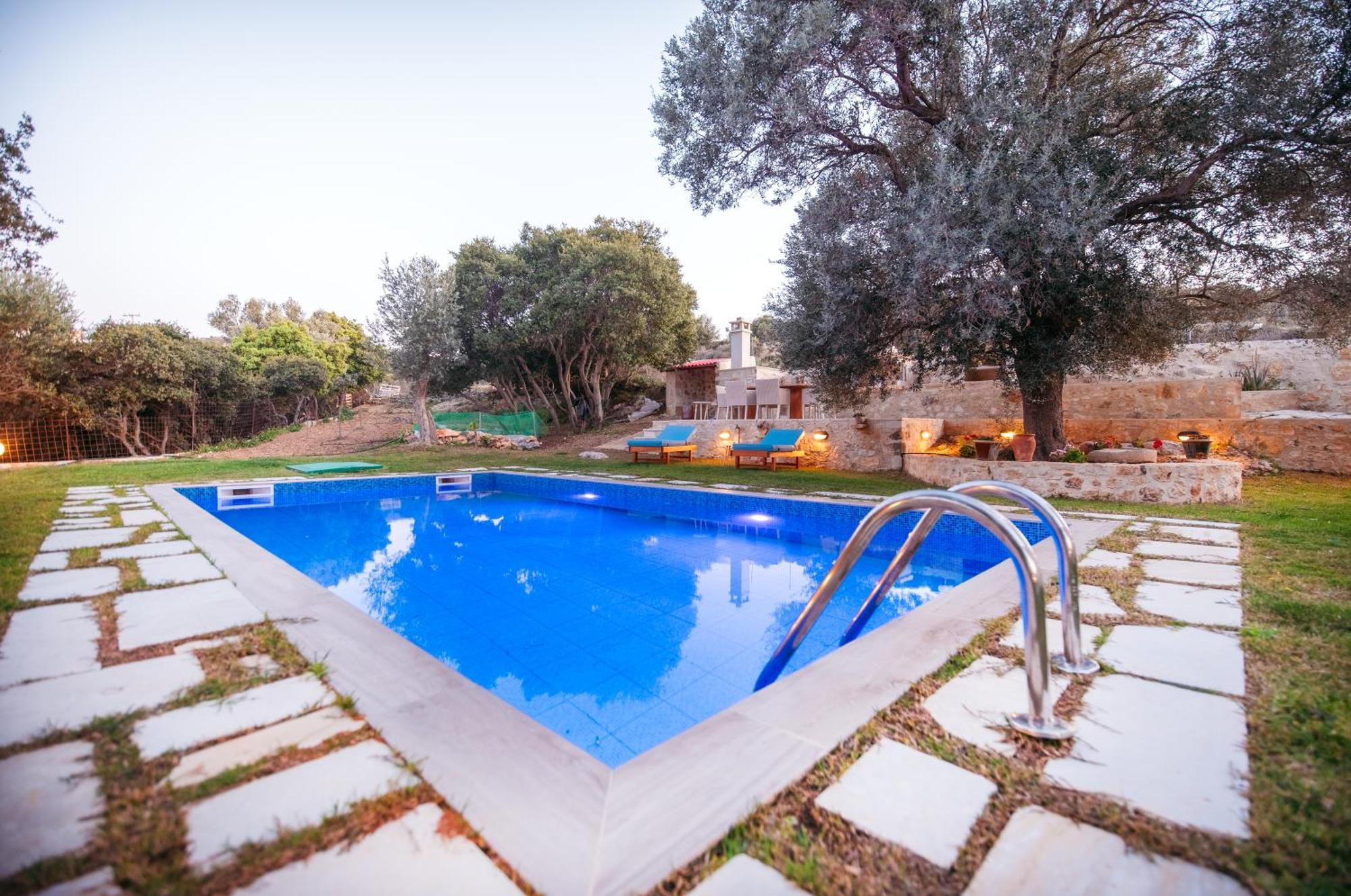 Maroulas Natura Palace Villa