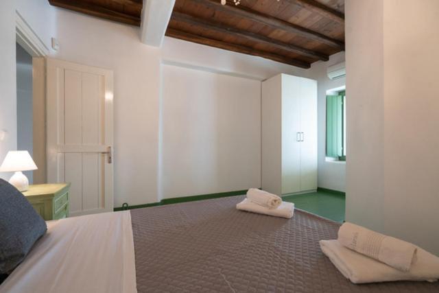 Irilia, Private Pool With Unrestricted Sea View Apartment