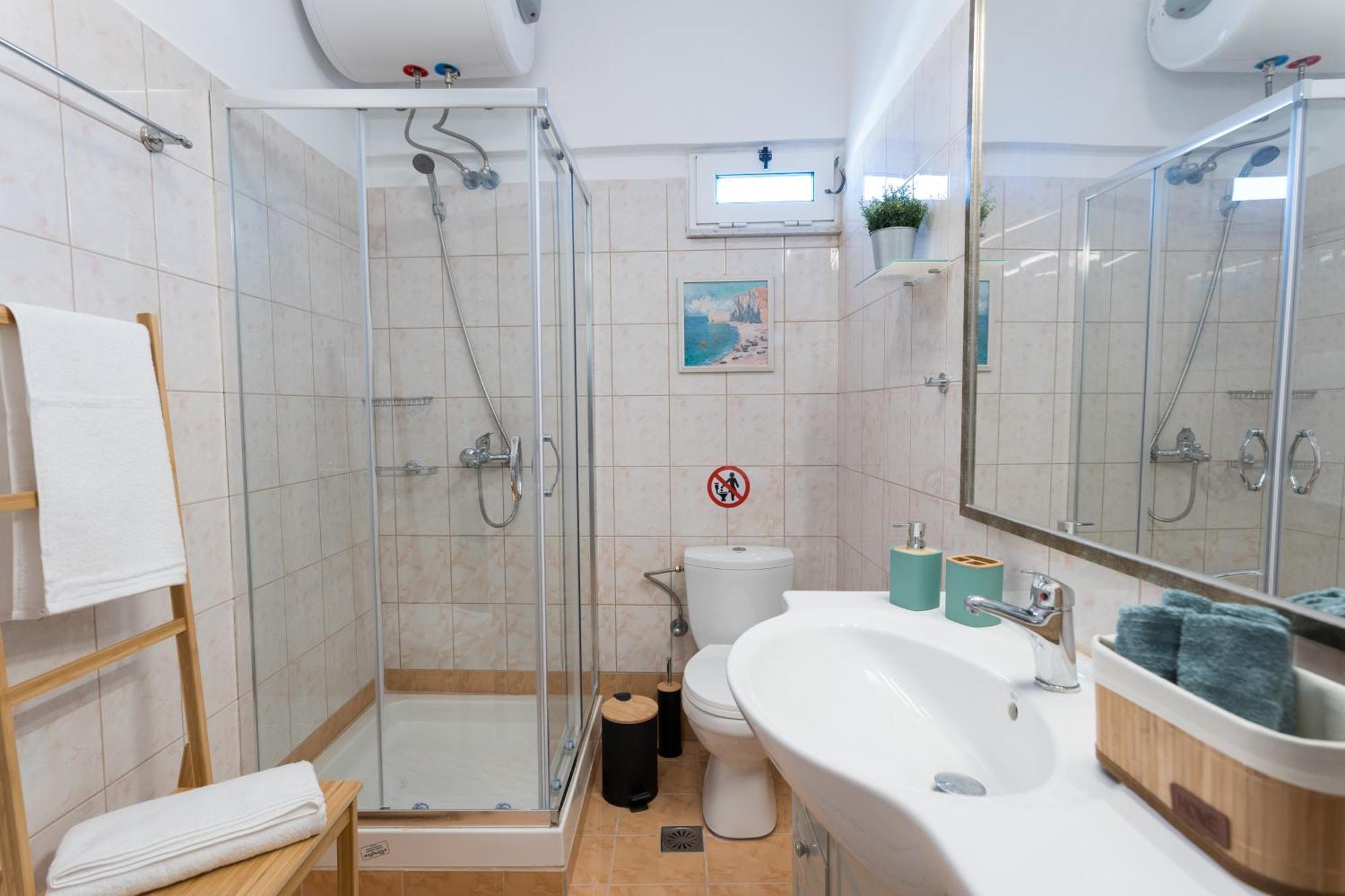 Platon Apartment *