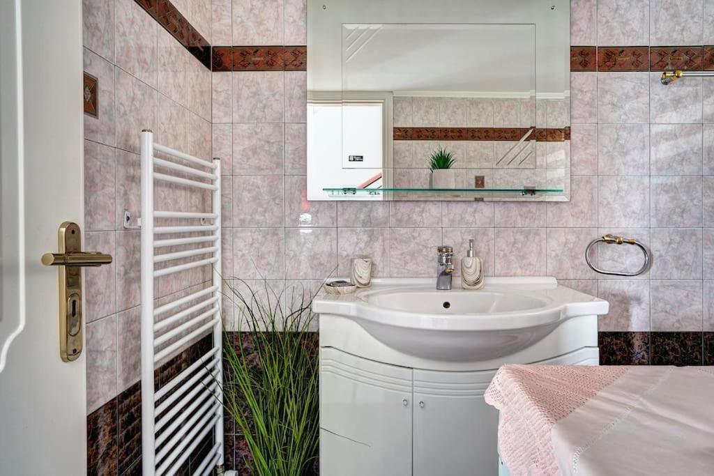 Chrysanthi Luxury In Salakos, With Pool & Jacuzzi, Near