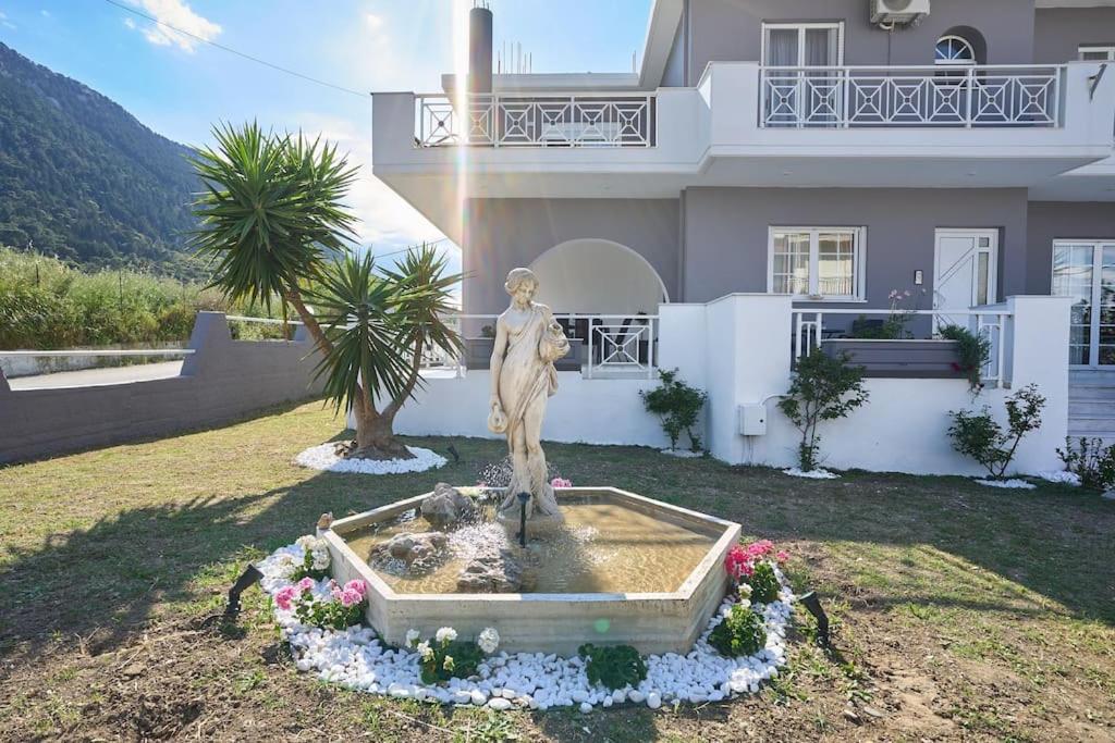 Villa Chrysanthi Luxury In Salakos, With Pool & Jacuzzi, Near *