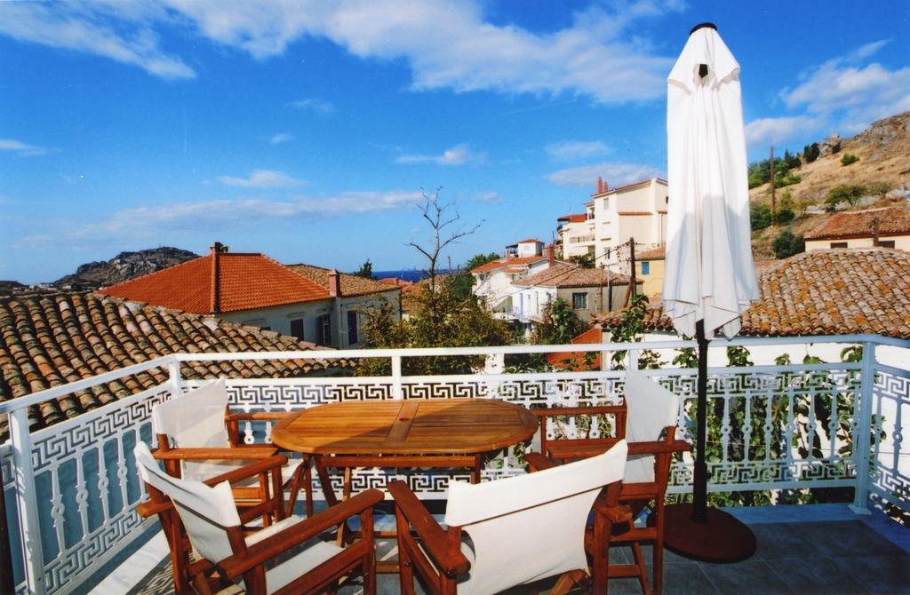 Efterpi Apartment *