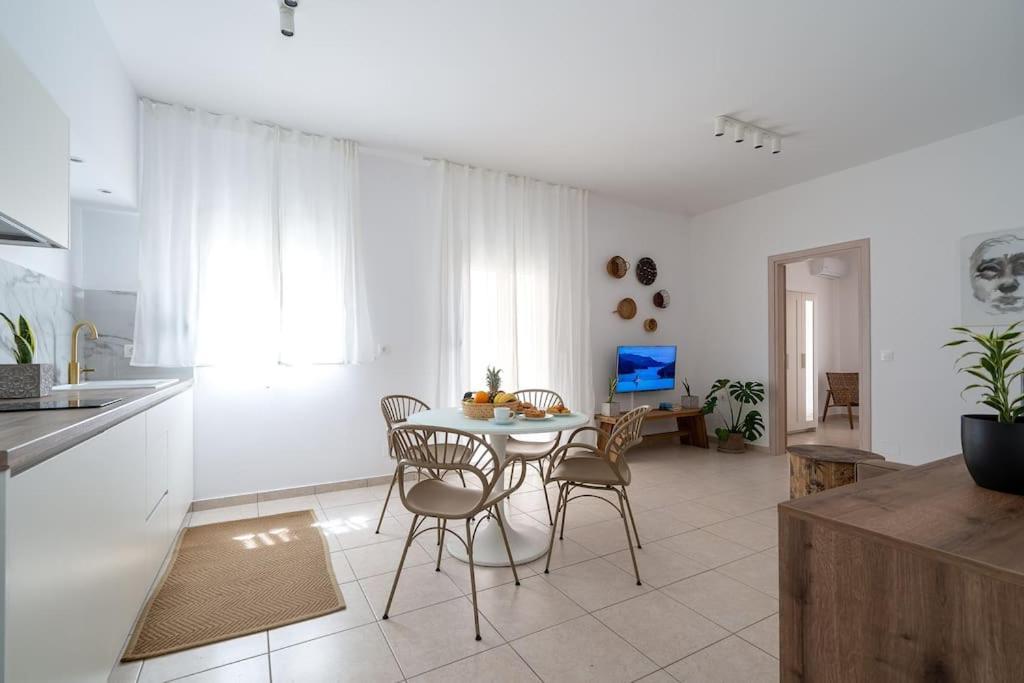 Coastal Key 9 Apartment *