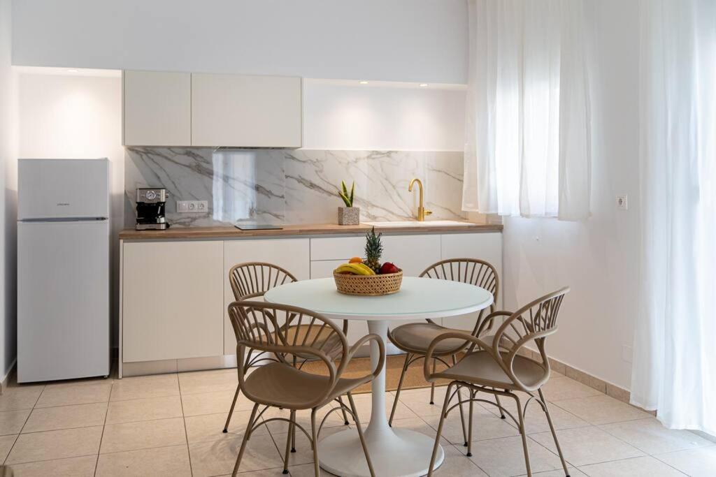 Coastal Key 9 Apartment *