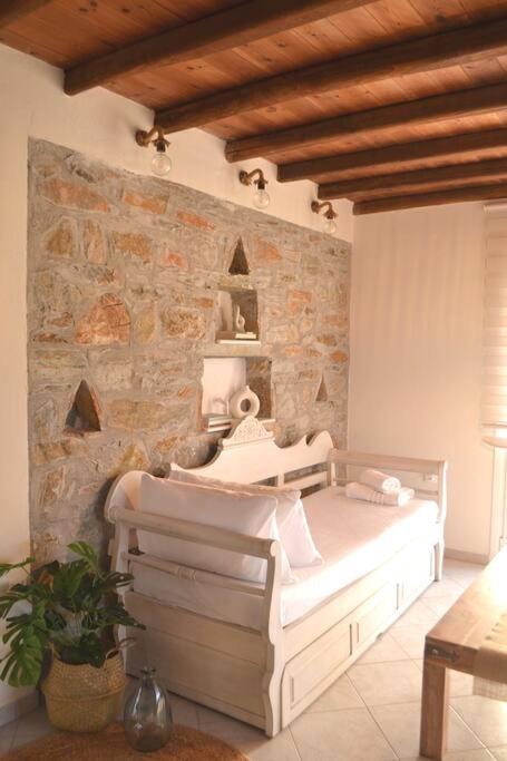 Liogerma * Serifos Town