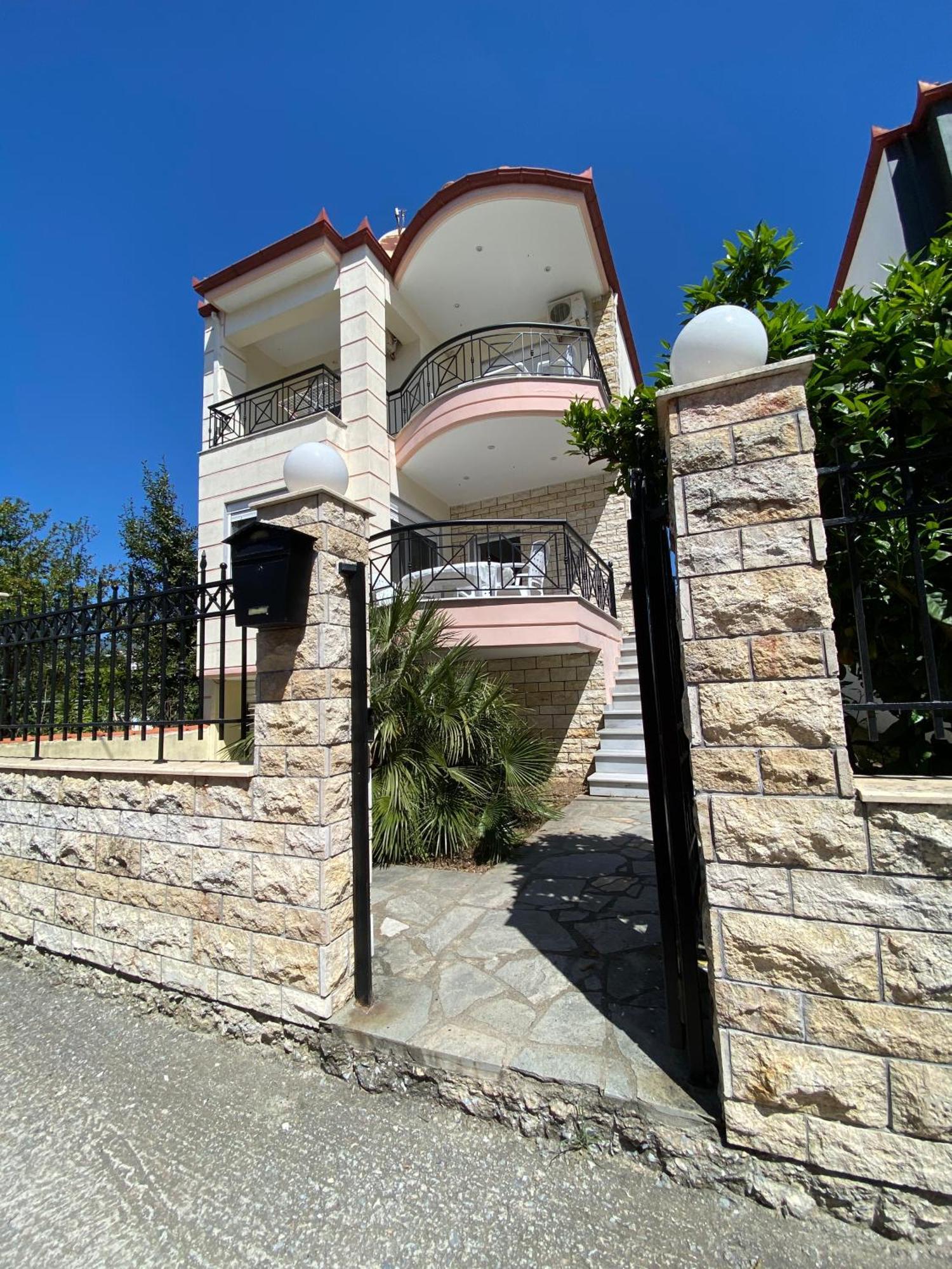 Marianna Villa *