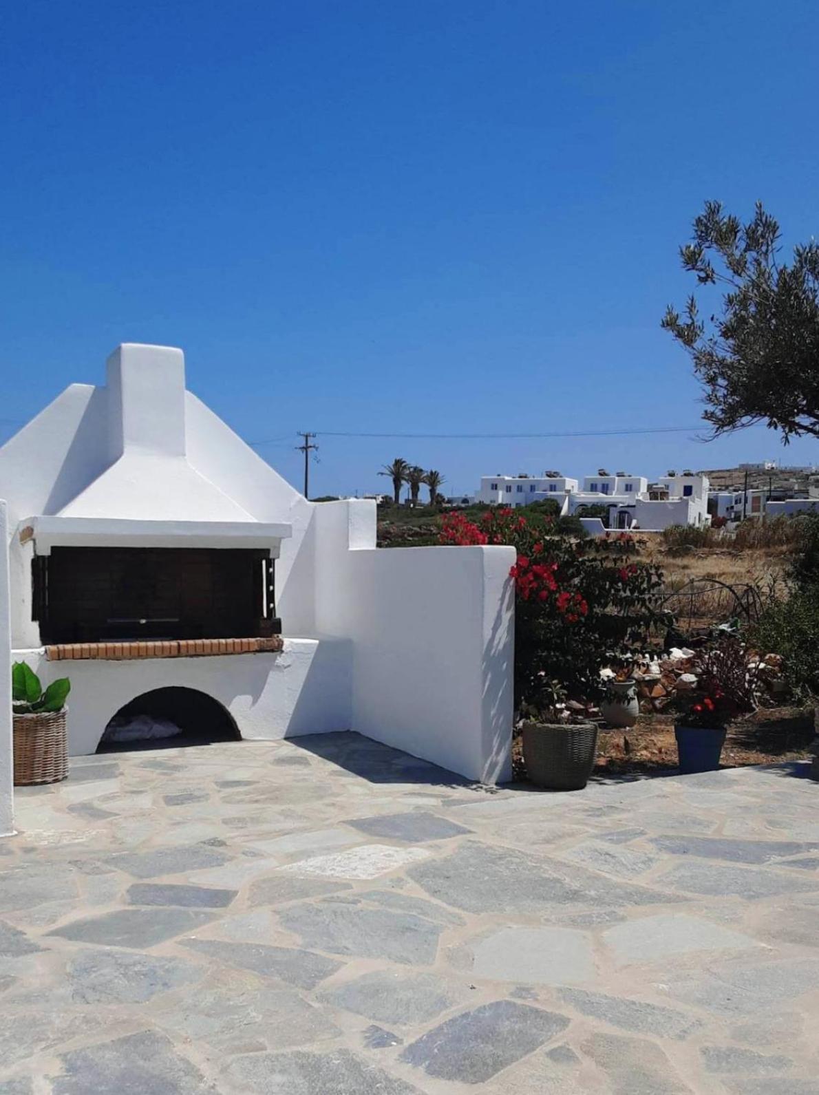 Apanema Paros Naousa (Paros)