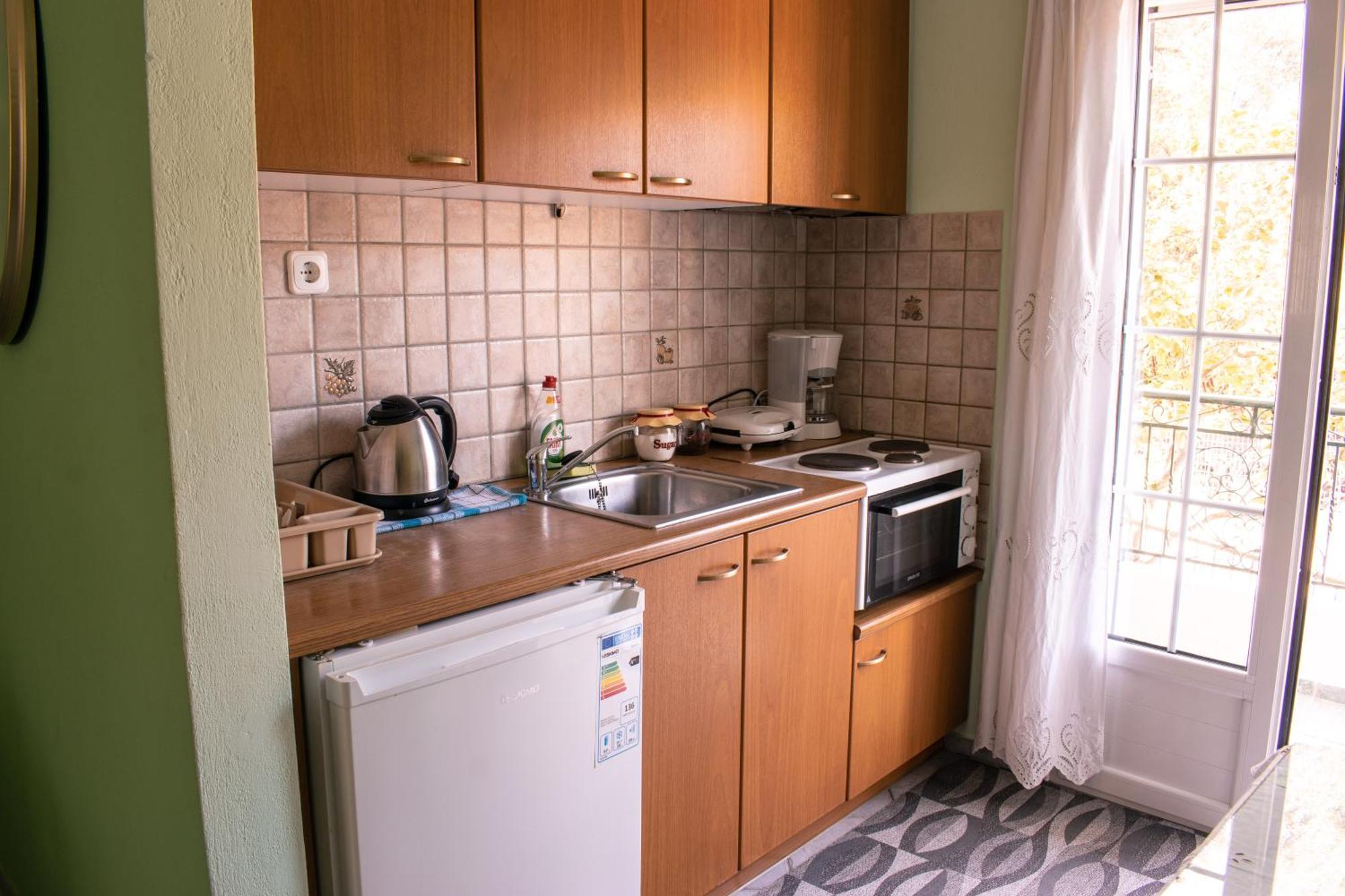 Chrisanthi Apartment *