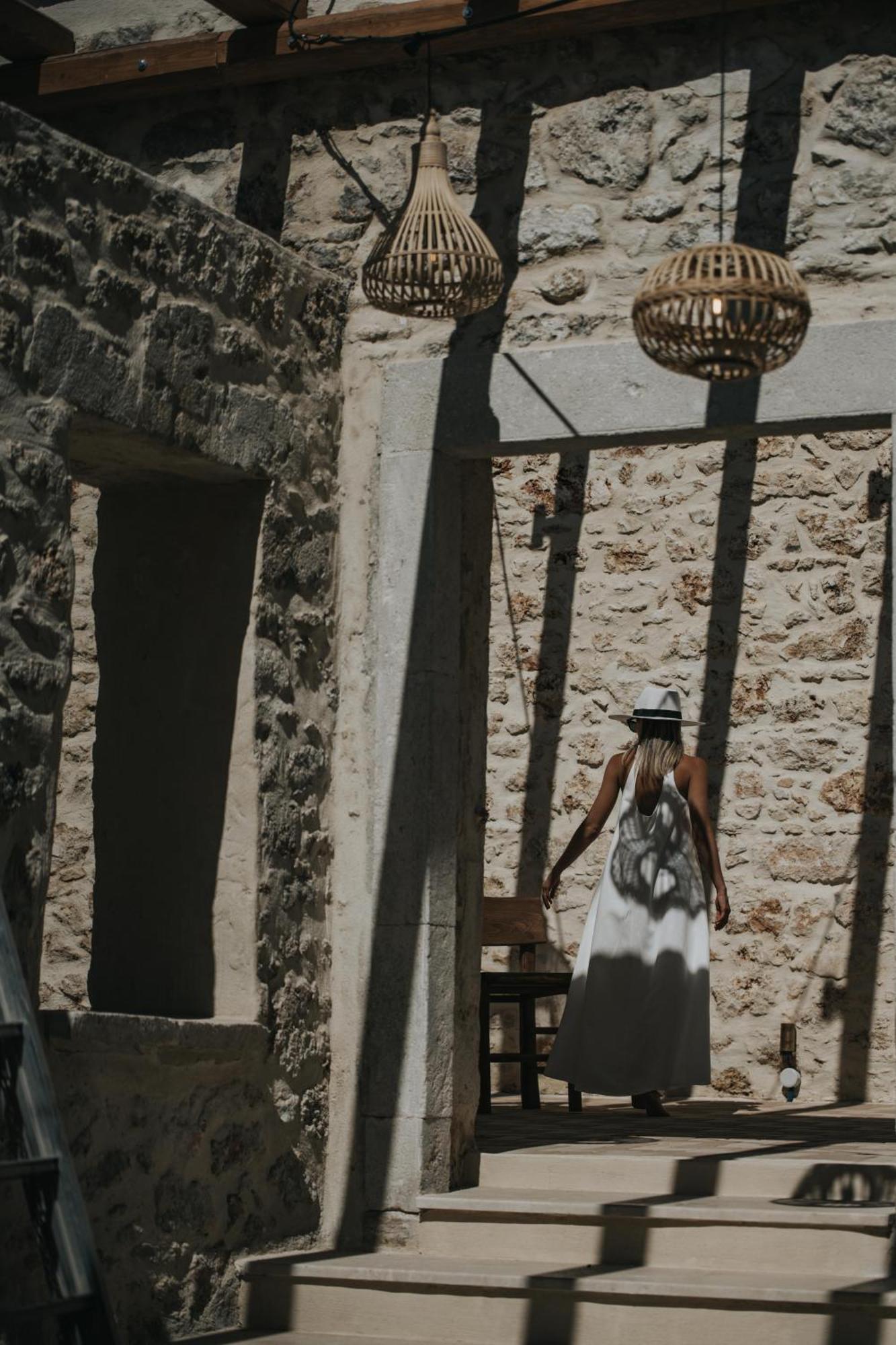 Manili Boutique Suites & Villas Aparthotel 5*