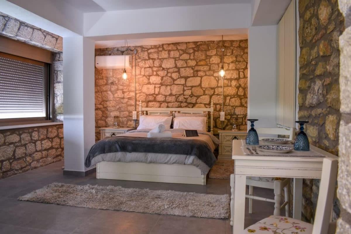 Holiday home Coastal Stone Hideaway With Stunning Scenery *