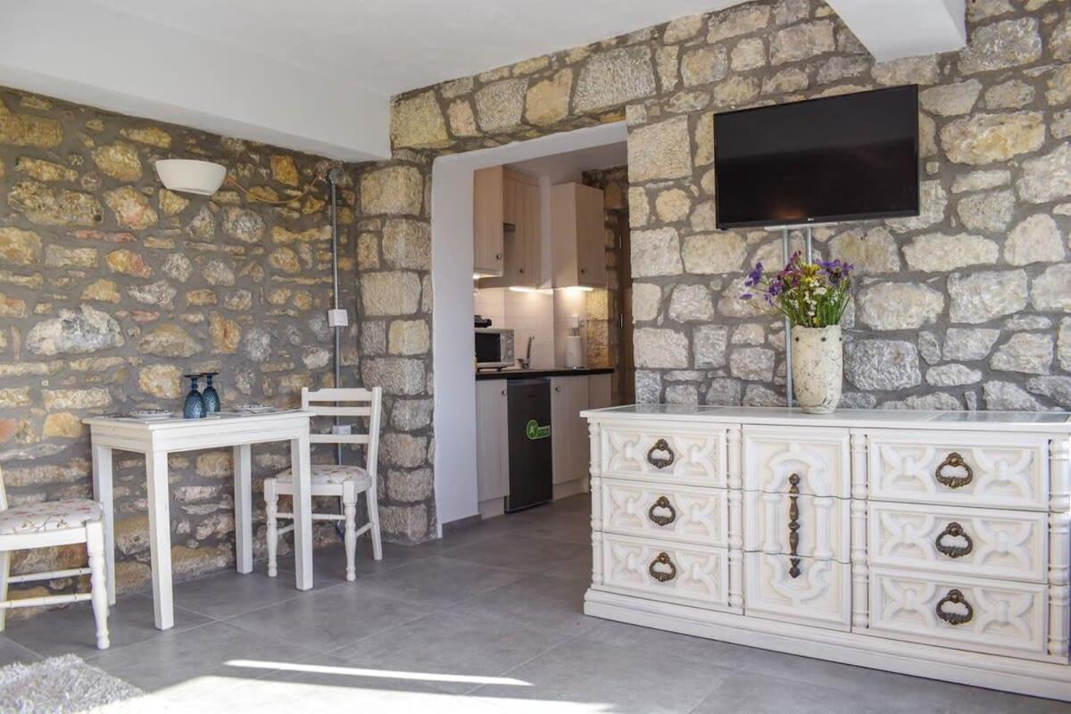 Holiday home Coastal Stone Hideaway With Stunning Scenery