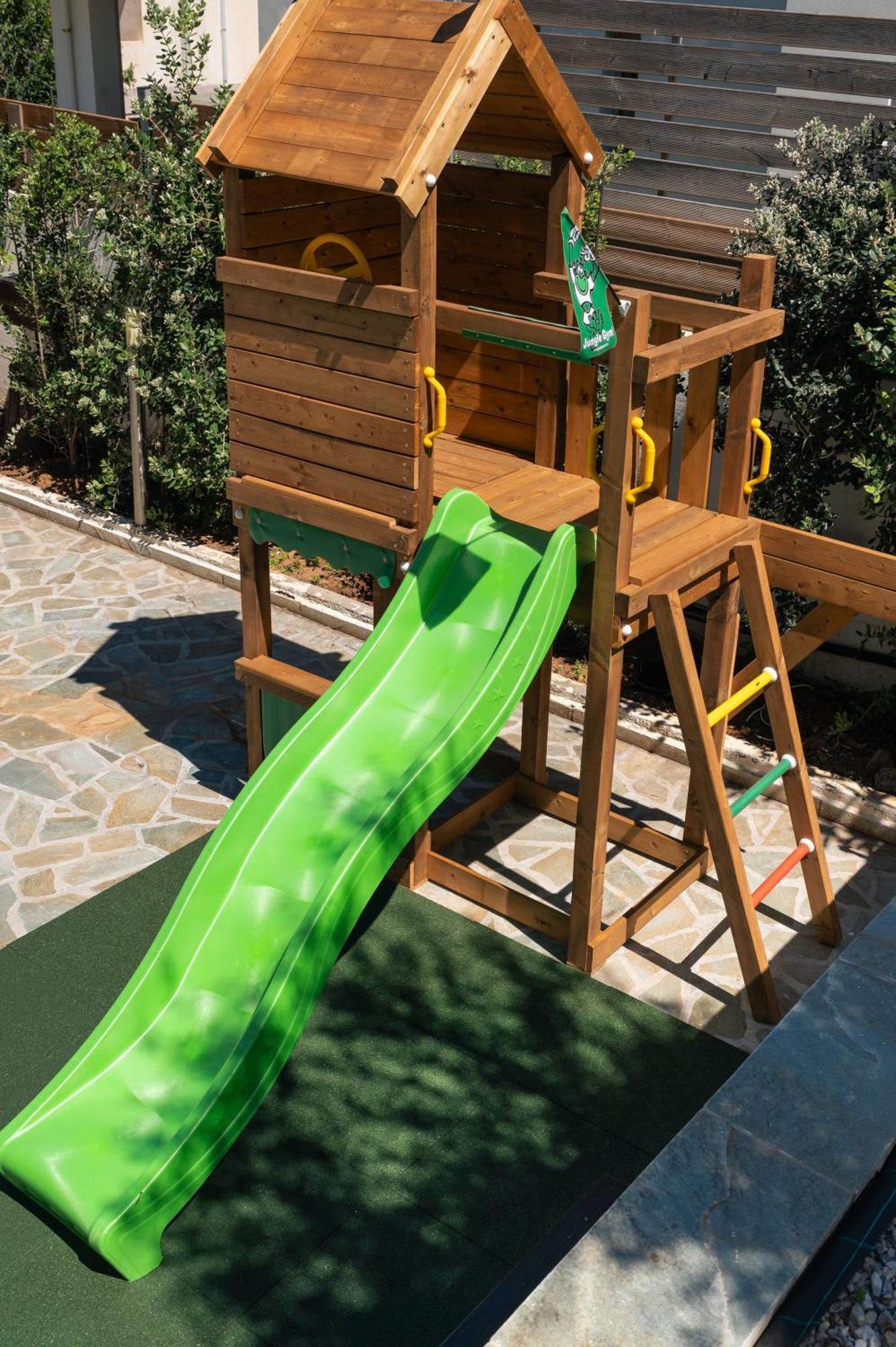 Seaview Garden - Heated Pool & Sauna Villa