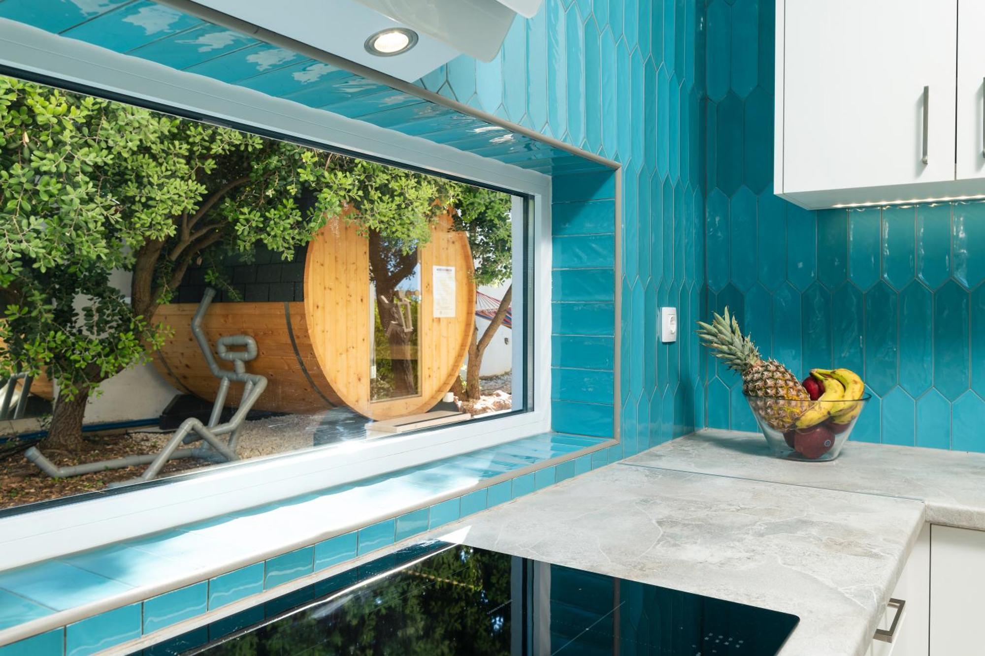 Seaview Garden - Heated Pool & Sauna Villa *