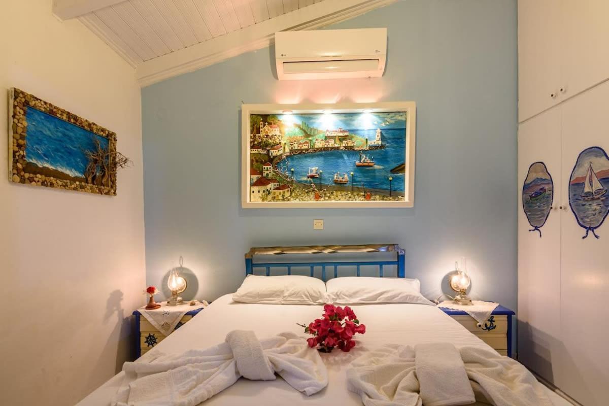 The Blue House Seaside Retreat - Fully Equipped Chrani