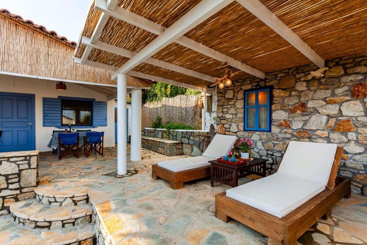 The Blue House Seaside Retreat - Fully Equipped Chrani