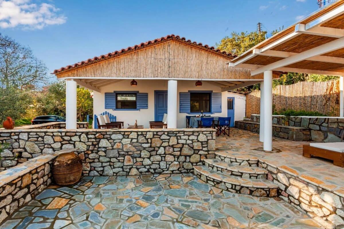 The Blue House Seaside Retreat - Fully Equipped