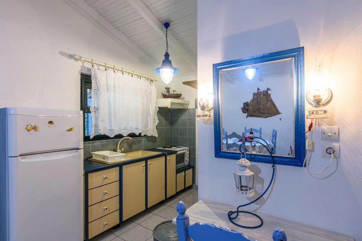 The Blue House Seaside Retreat - Fully Equipped * Chrani
