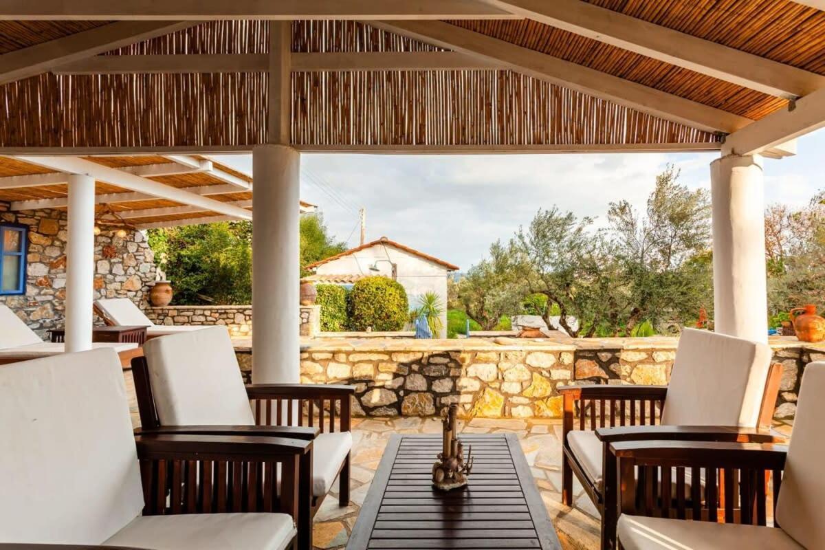 The Blue House Seaside Retreat - Fully Equipped Chrani