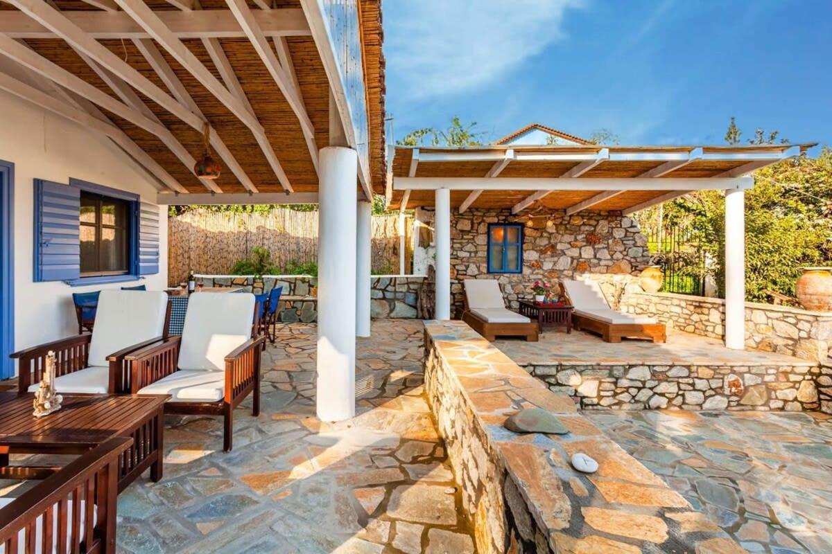The Blue House Seaside Retreat - Fully Equipped