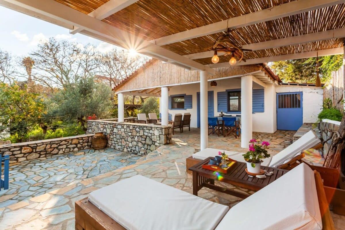 The Blue House Seaside Retreat - Fully Equipped Holiday home Chrani