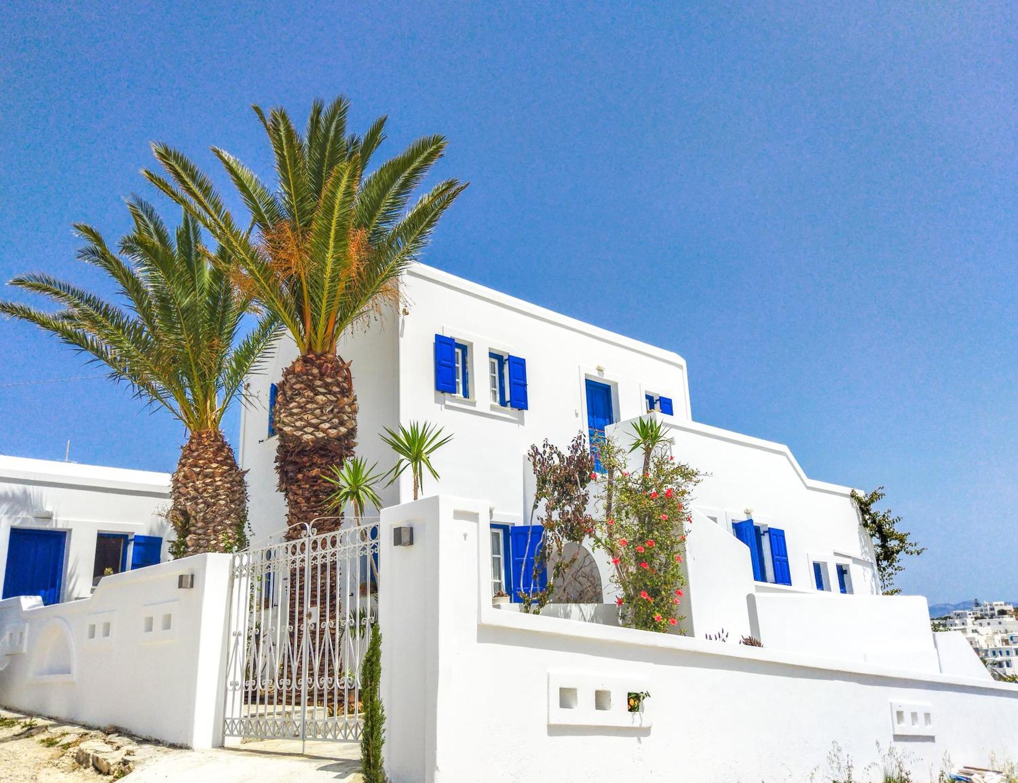 Kefalas In * Naousa (Paros)