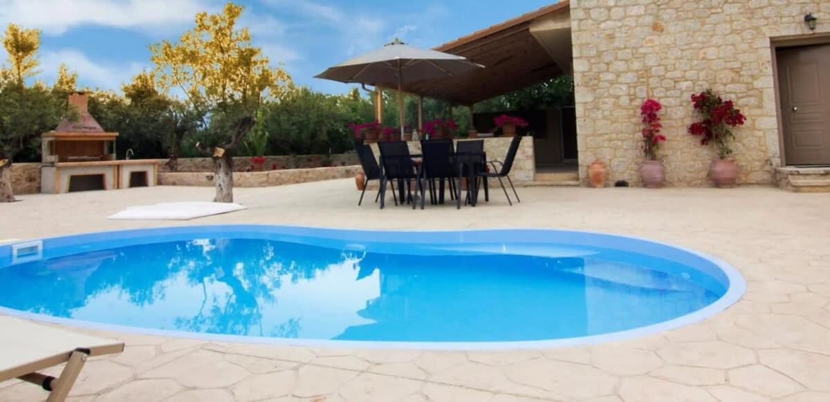 Selinitsa Stone - Mani's Private Pool Retreat